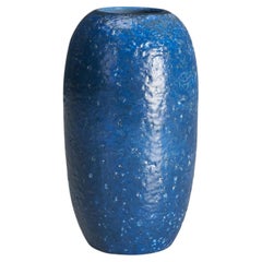 Vase en faïence émaillée bleue de Upsala Ekeby, années 1950
