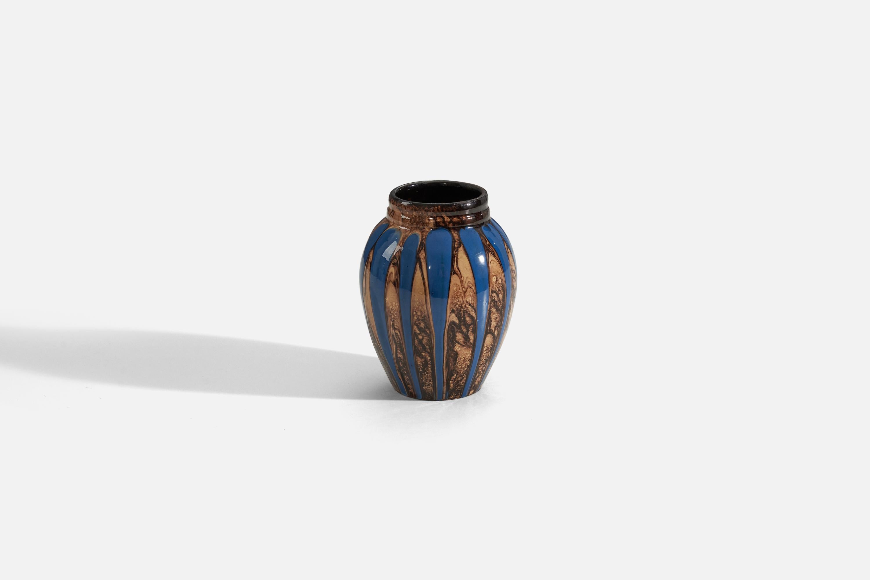 Upsala Ekeby, Vase, Braunes und blau glasiertes Steingut, Schweden, ca. 1930er Jahre im Zustand „Gut“ im Angebot in High Point, NC