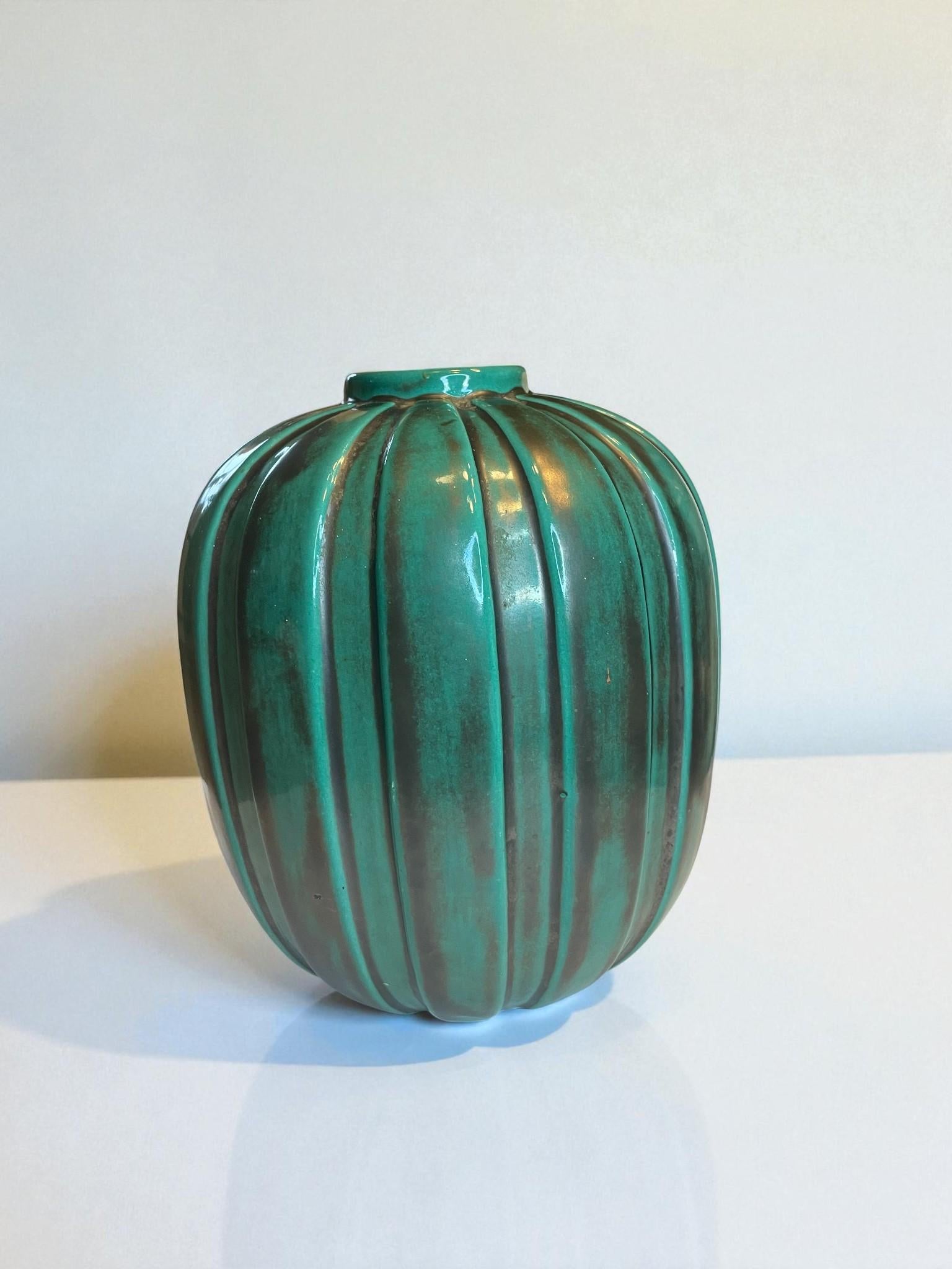 Svedese Vaso Upsala Ekeby, smalto Greene & Greene, Svezia, anni '30 in vendita