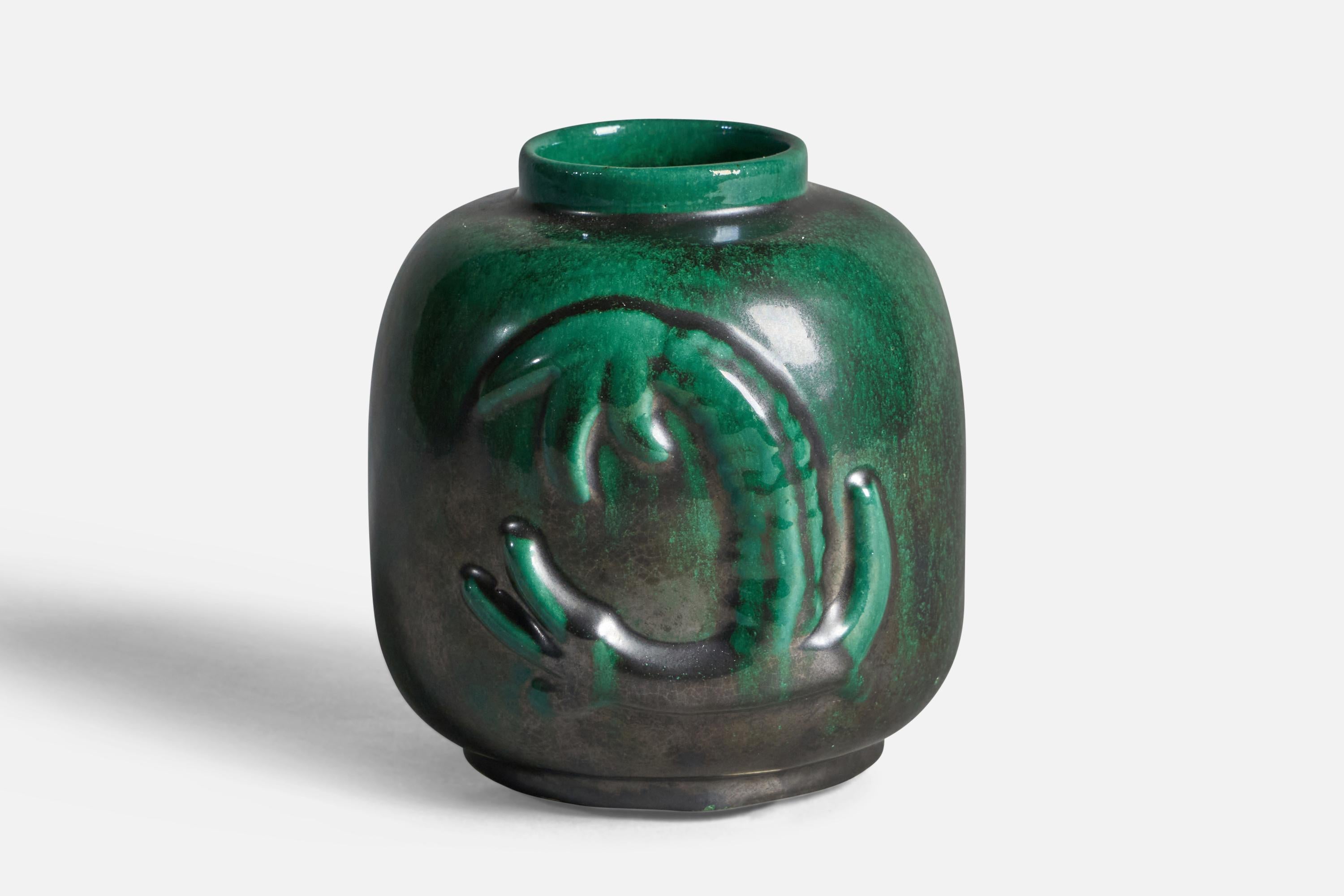 Vase aus grün glasiertem Steingut, entworfen und hergestellt von Upsala Ekeby, Schweden, 1930er Jahre.