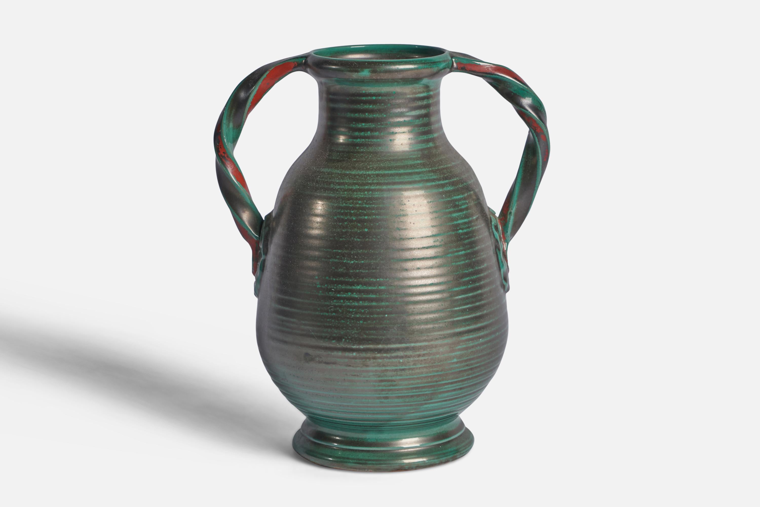 Vaso in terracotta verde, smaltato di arancio e inciso, progettato e prodotto da Upsala Ekeby, Svezia, anni '30.