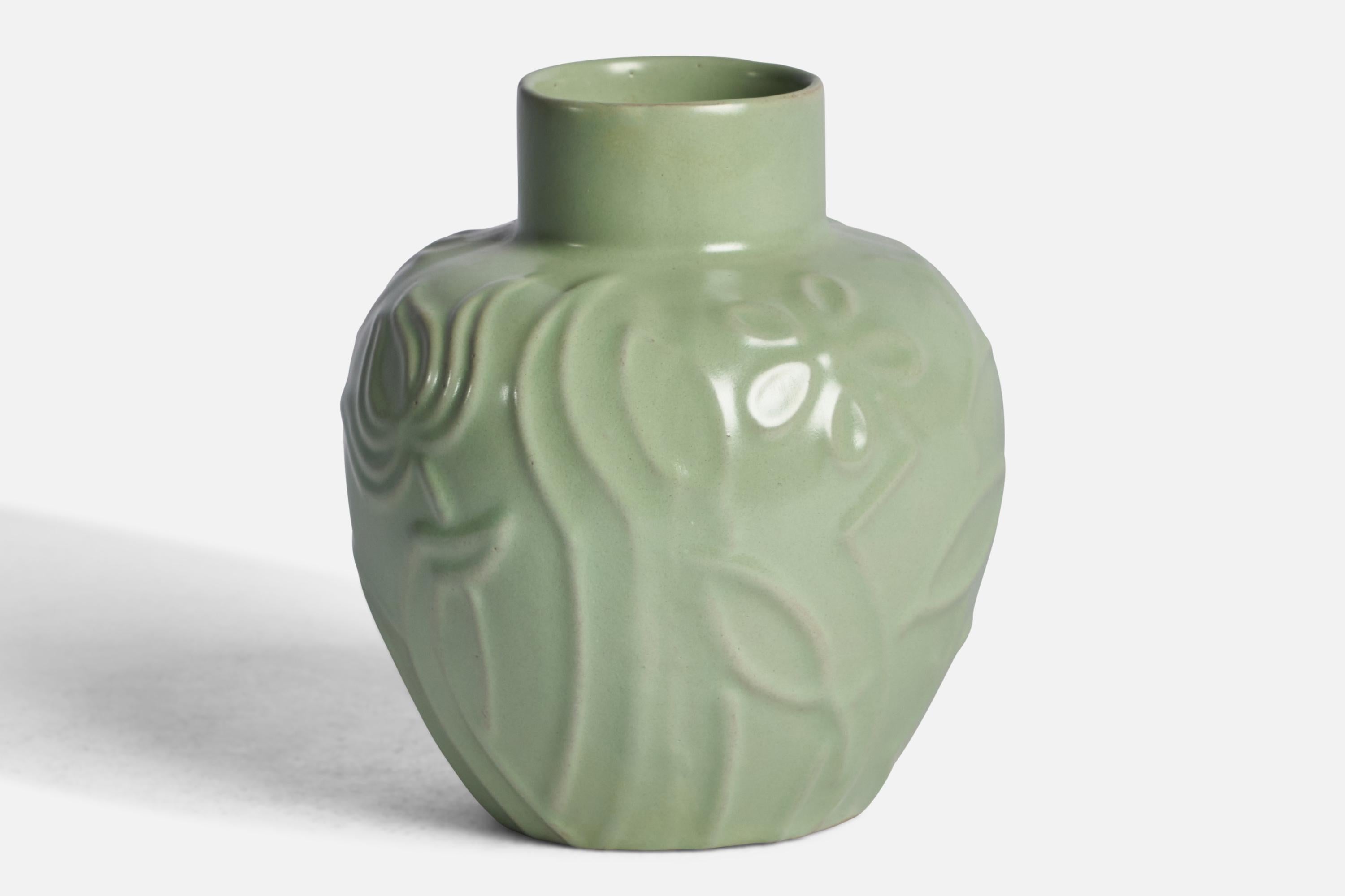 Vaso in terracotta smaltata verde progettato e prodotto da Upsala Ekeby, Svezia, anni '1930.