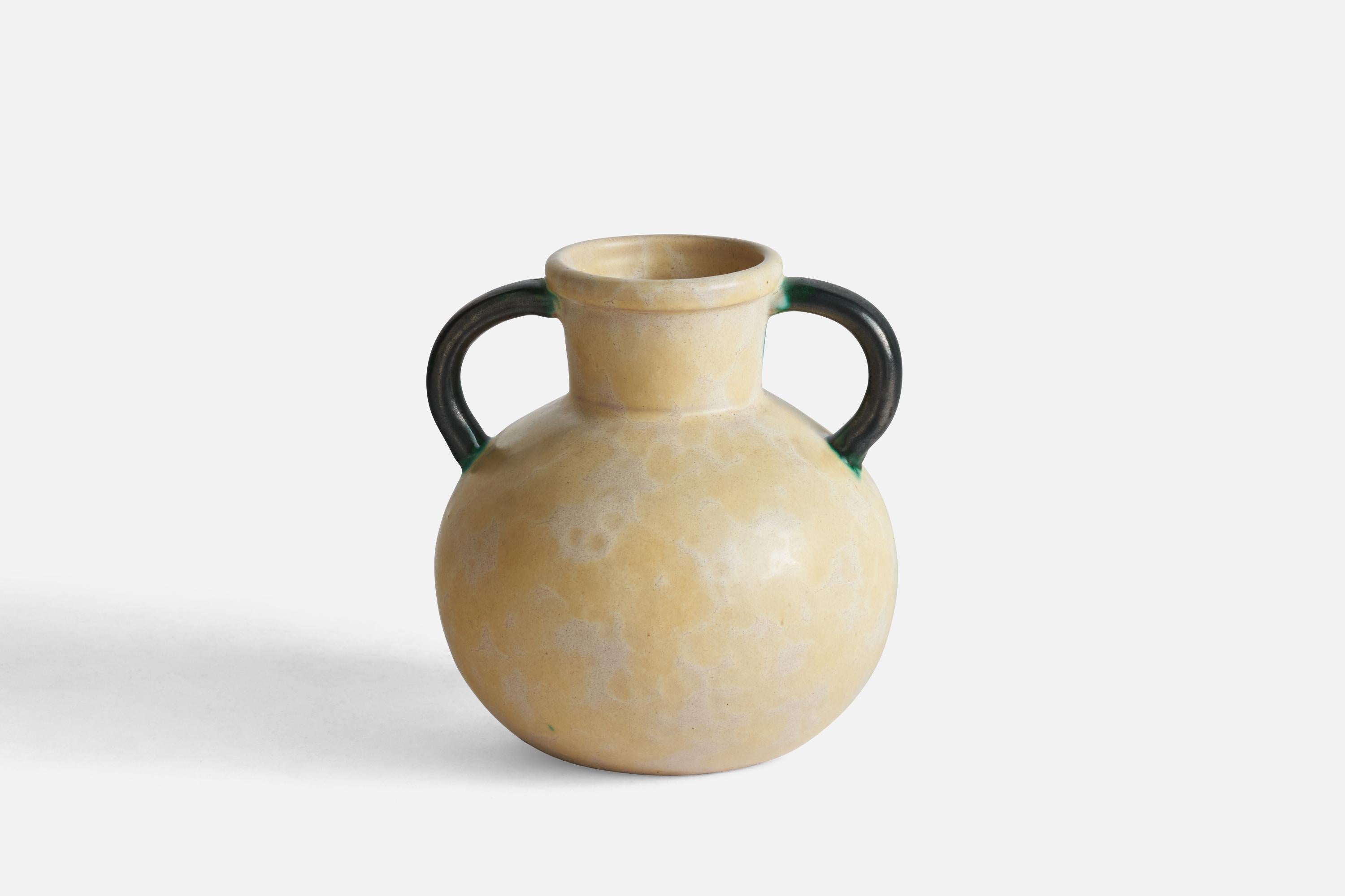 Vase en faïence beige et noir glacé, conçu et produit par Upsala Ekeby, Suède, années 1930.