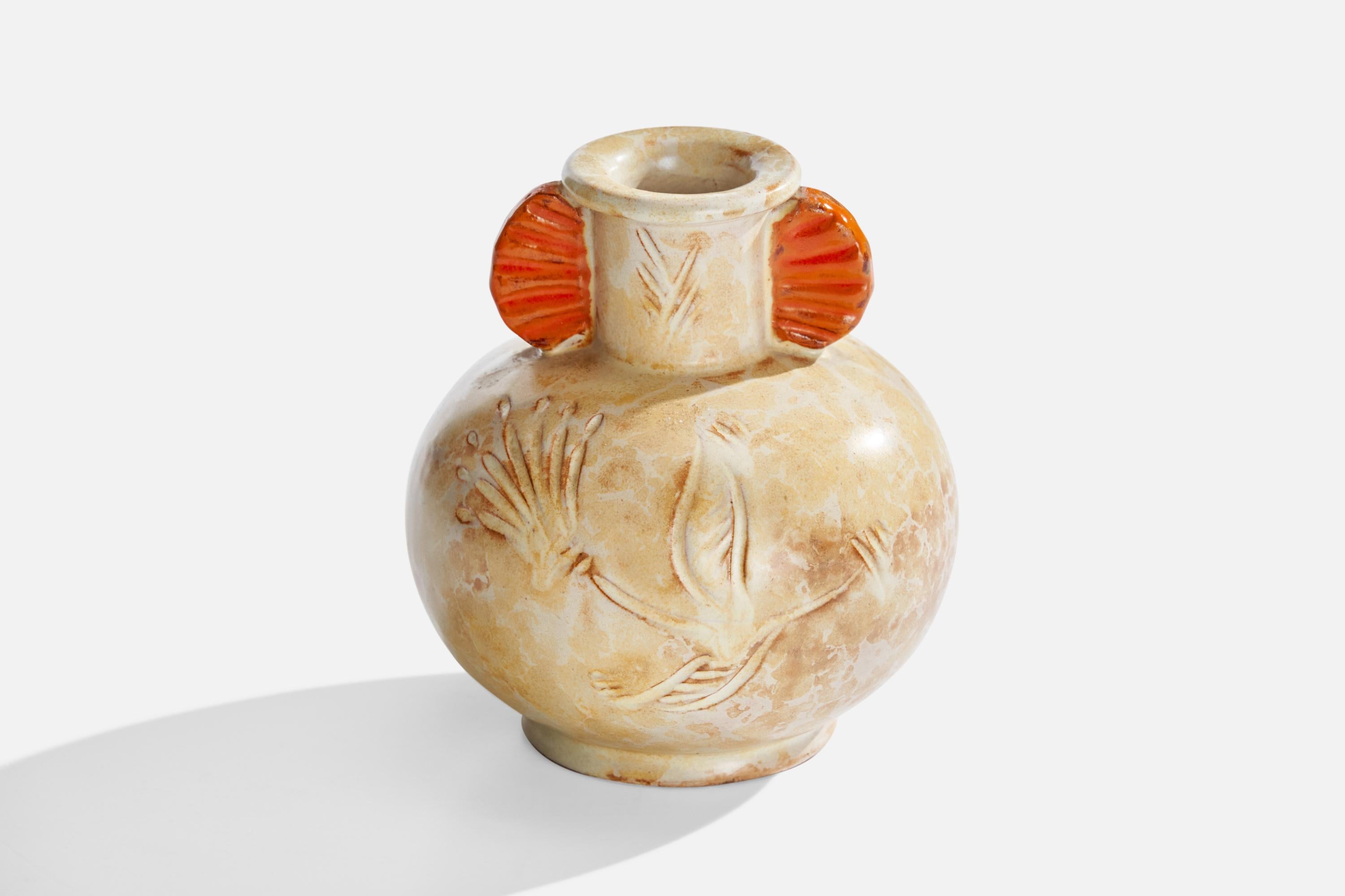Vase en faïence beige et orange conçu et produit par Upsala Ekeby, Suède, années 1930.