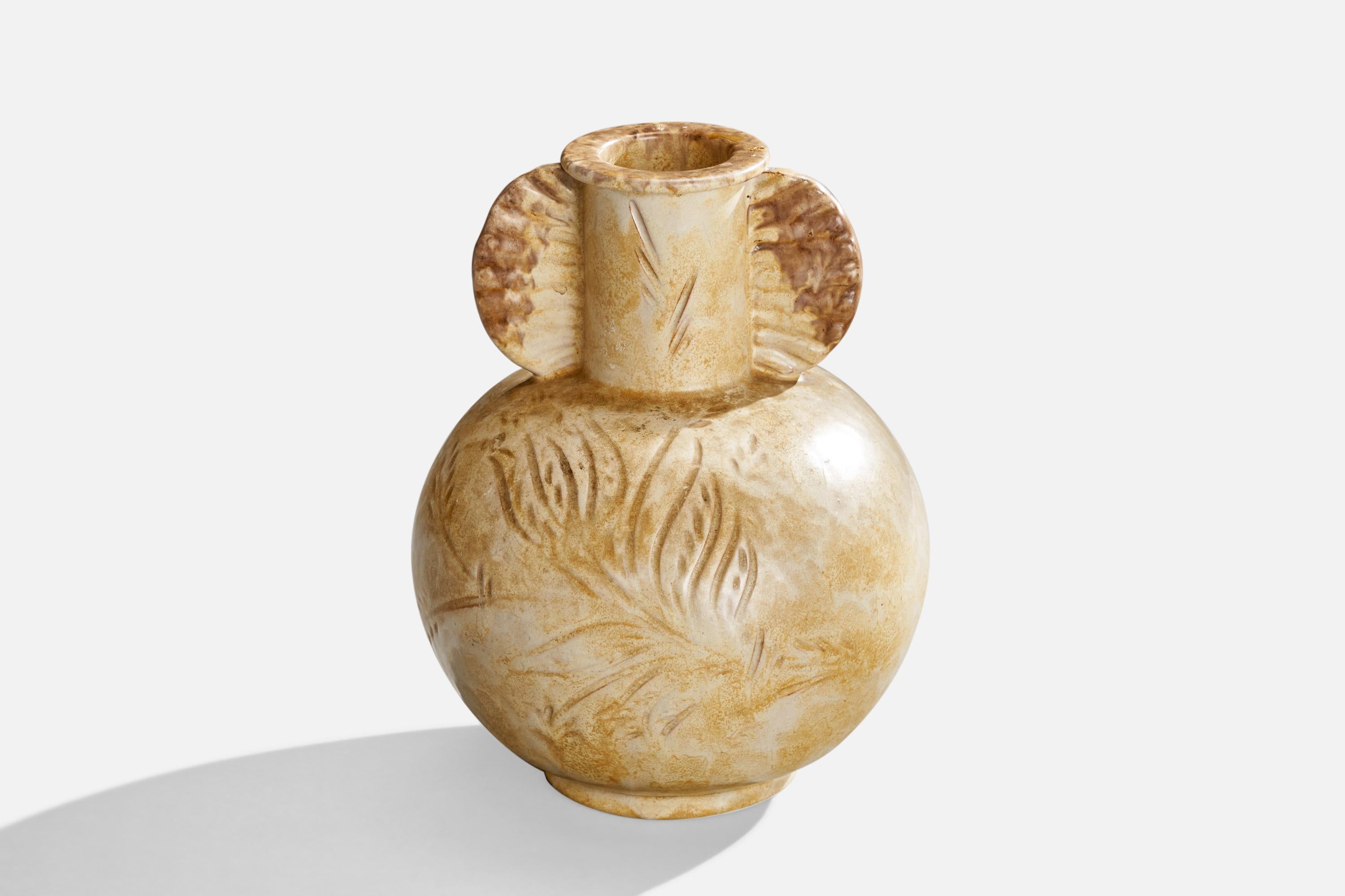 Vase en faïence émaillée beige, conçu et produit par Upsala Ekeby, Suède, années 1930.