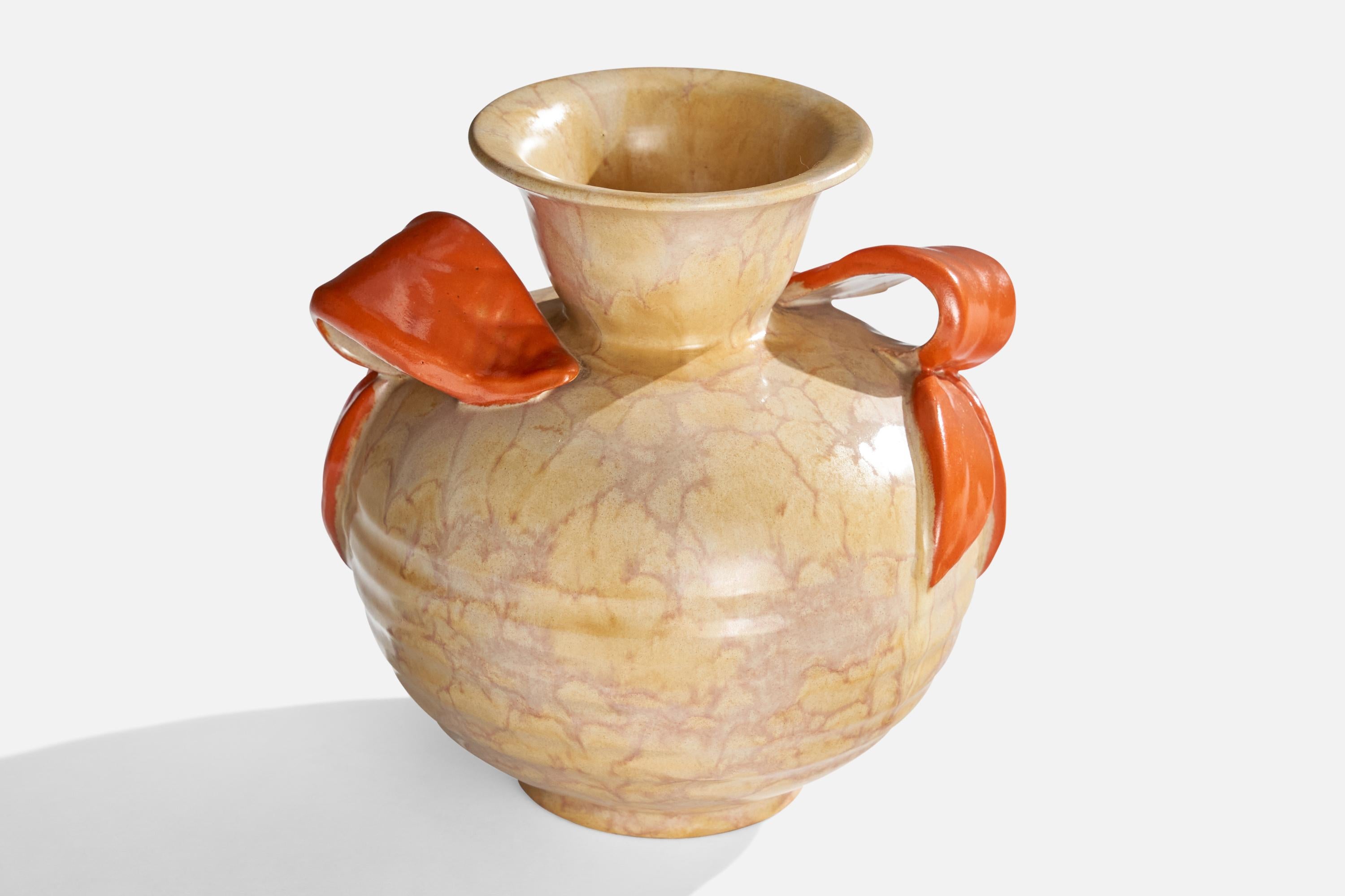 Vaso in terracotta smaltata beige e arancione prodotto da Upsala Ekeby, Svezia, anni '30.


