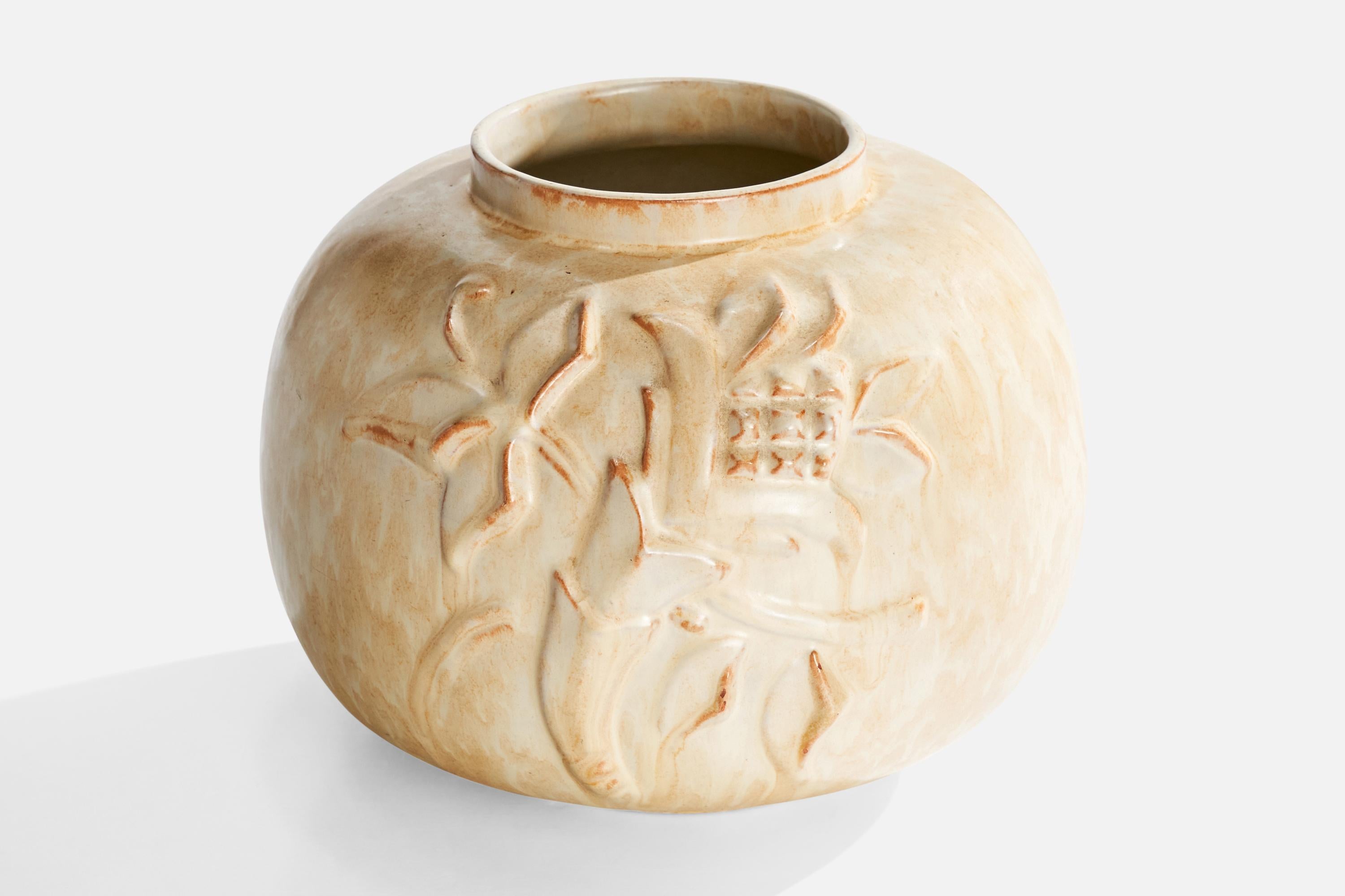 Vase en faïence émaillée beige, conçu et produit par Upsala Ekeby, Suède, années 1930.

*bon état vintage

Dimensions : 7