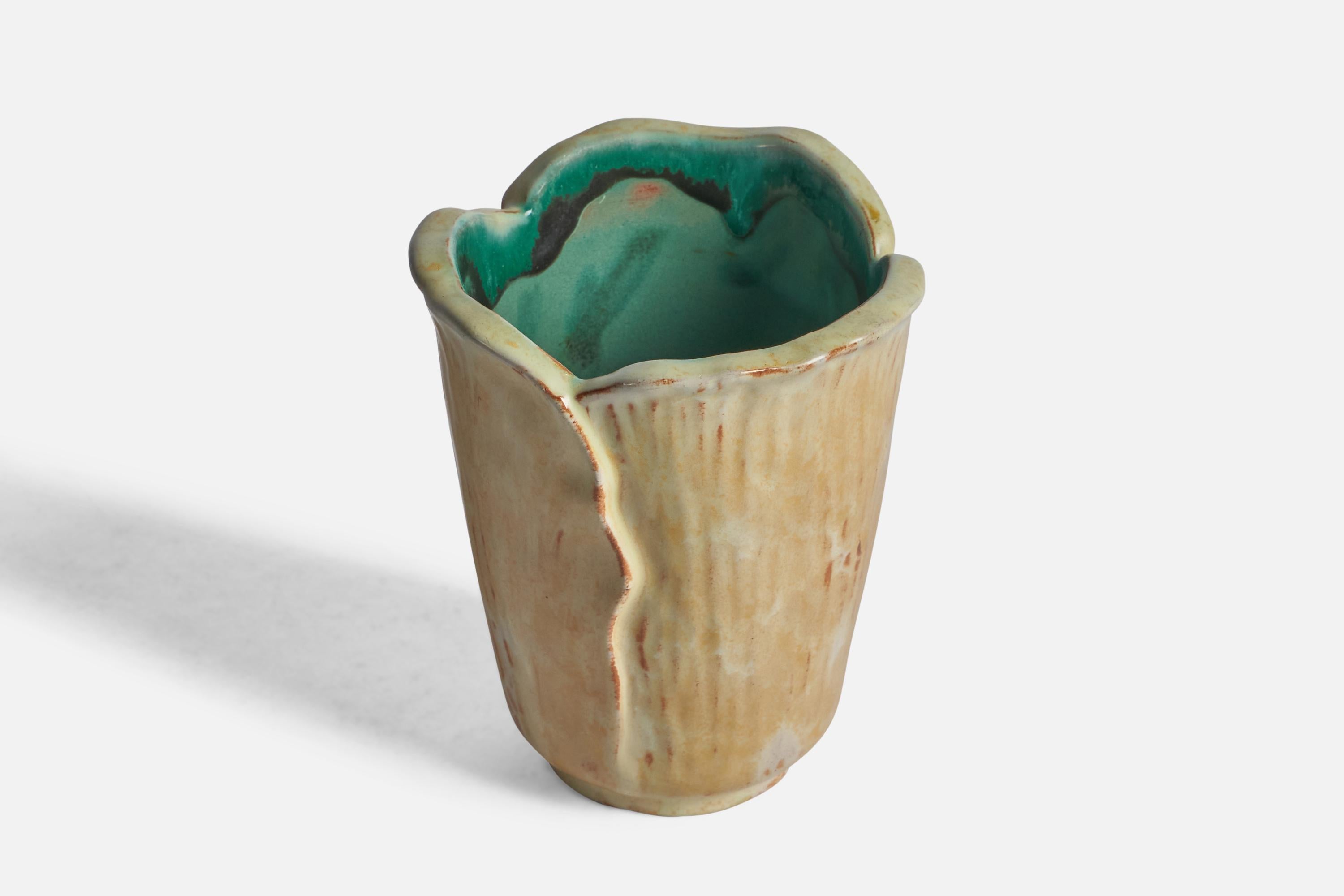 Scandinavo moderno Upsala Ekeby, Vaso, Terracotta, Svezia, anni '1930 in vendita