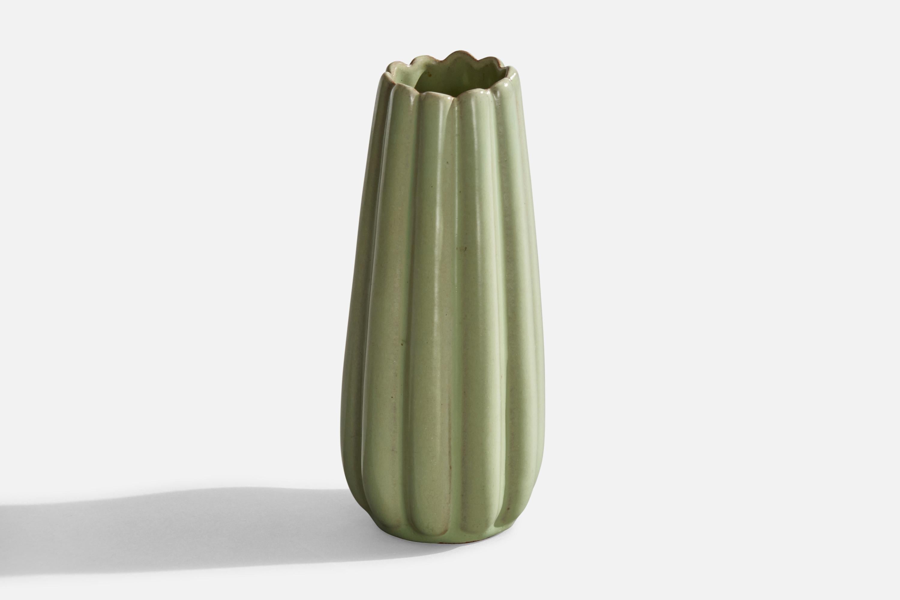 Scandinavo moderno Upsala Ekeby, Vaso, Terracotta, Svezia, anni '1930 in vendita