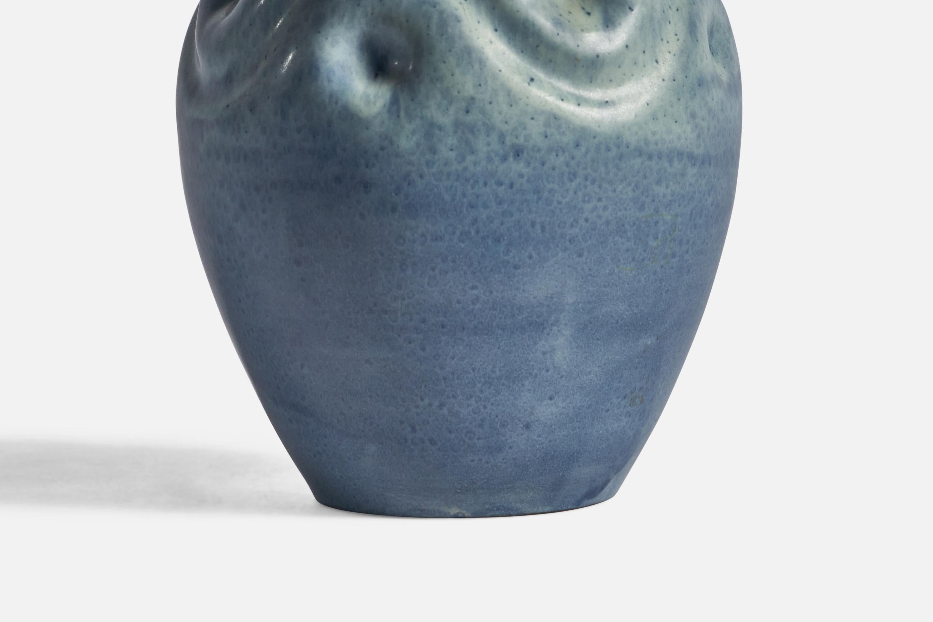 Vase en faïence de Upsala Ekeby, Suède, années 1930 Bon état - En vente à High Point, NC
