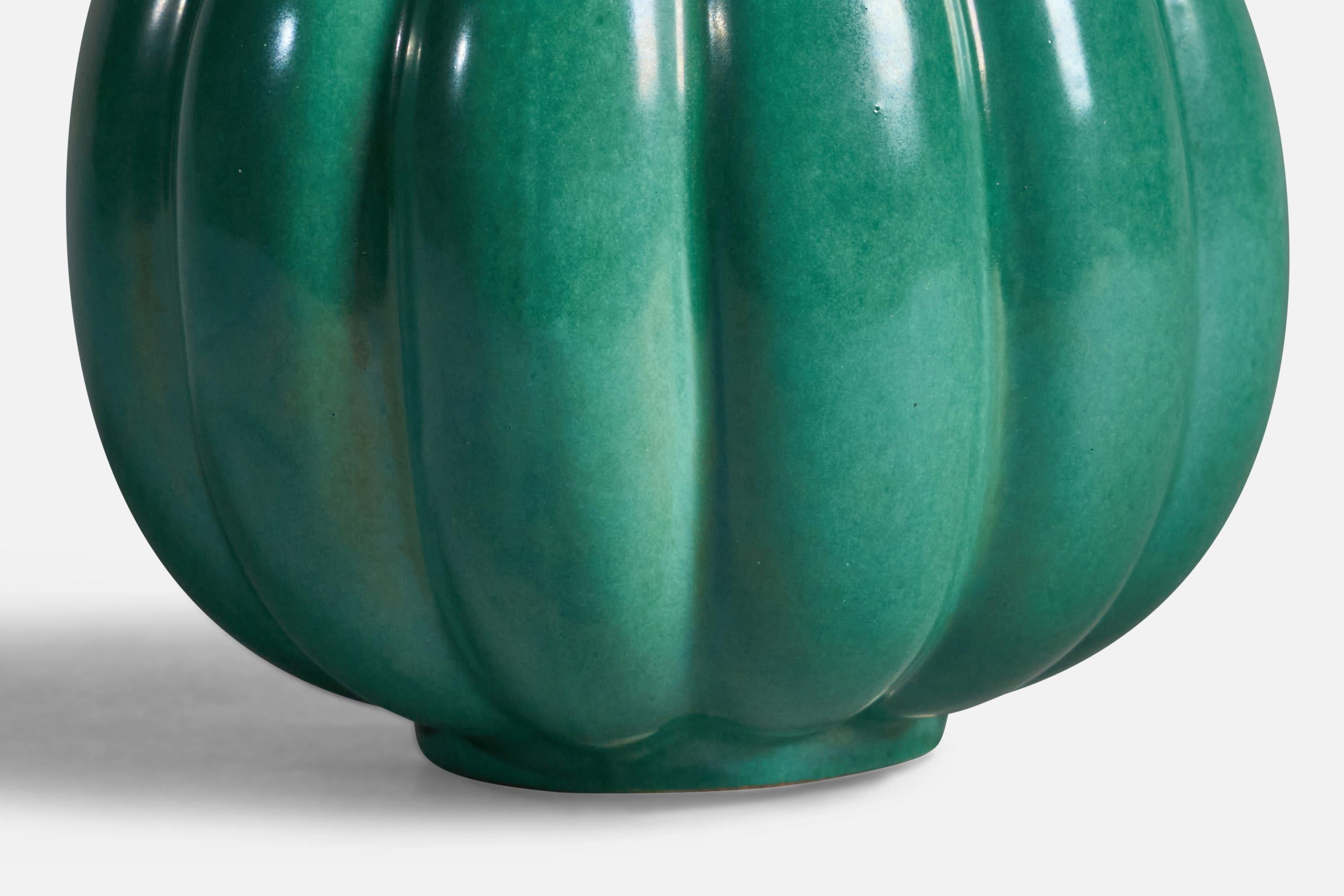 Vase en faïence de Upsala Ekeby, Suède, années 1930 Bon état - En vente à High Point, NC