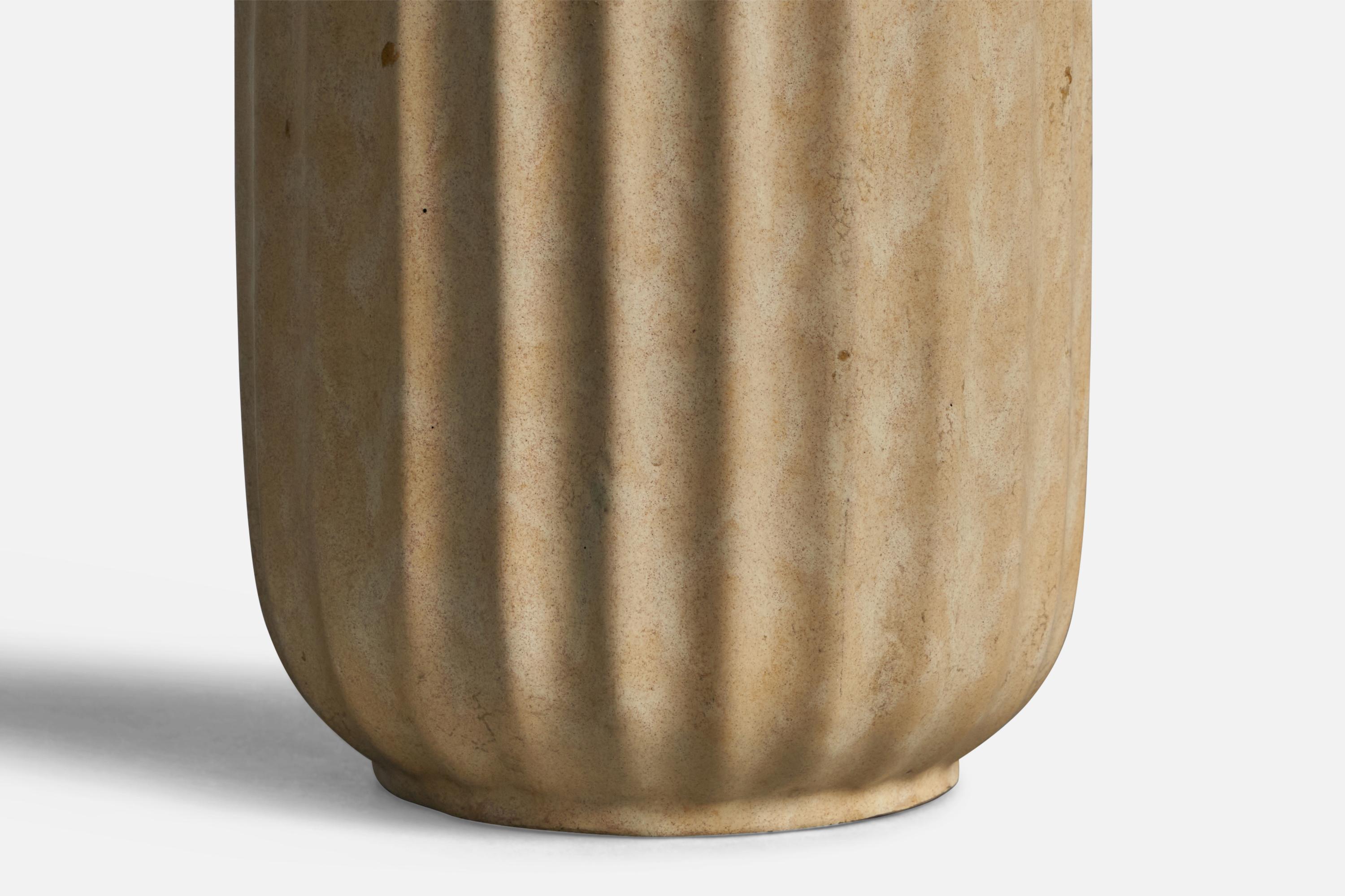 Upsala Ekeby, Vase, Earthenware, Sweden, 1930s In Good Condition For Sale In High Point, NC