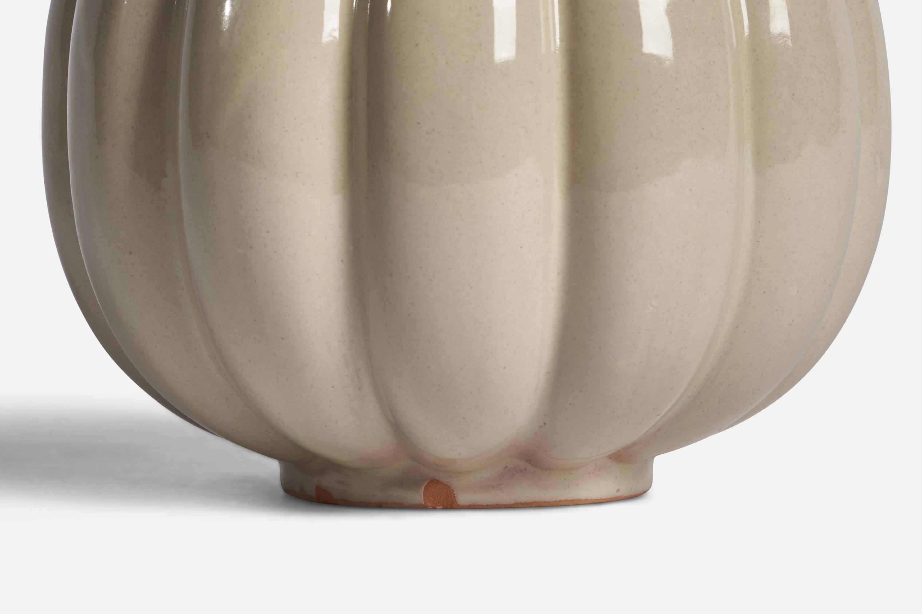 Upsala Ekeby, Vase, Steingut, Schweden, 1930er Jahre im Zustand „Gut“ im Angebot in High Point, NC