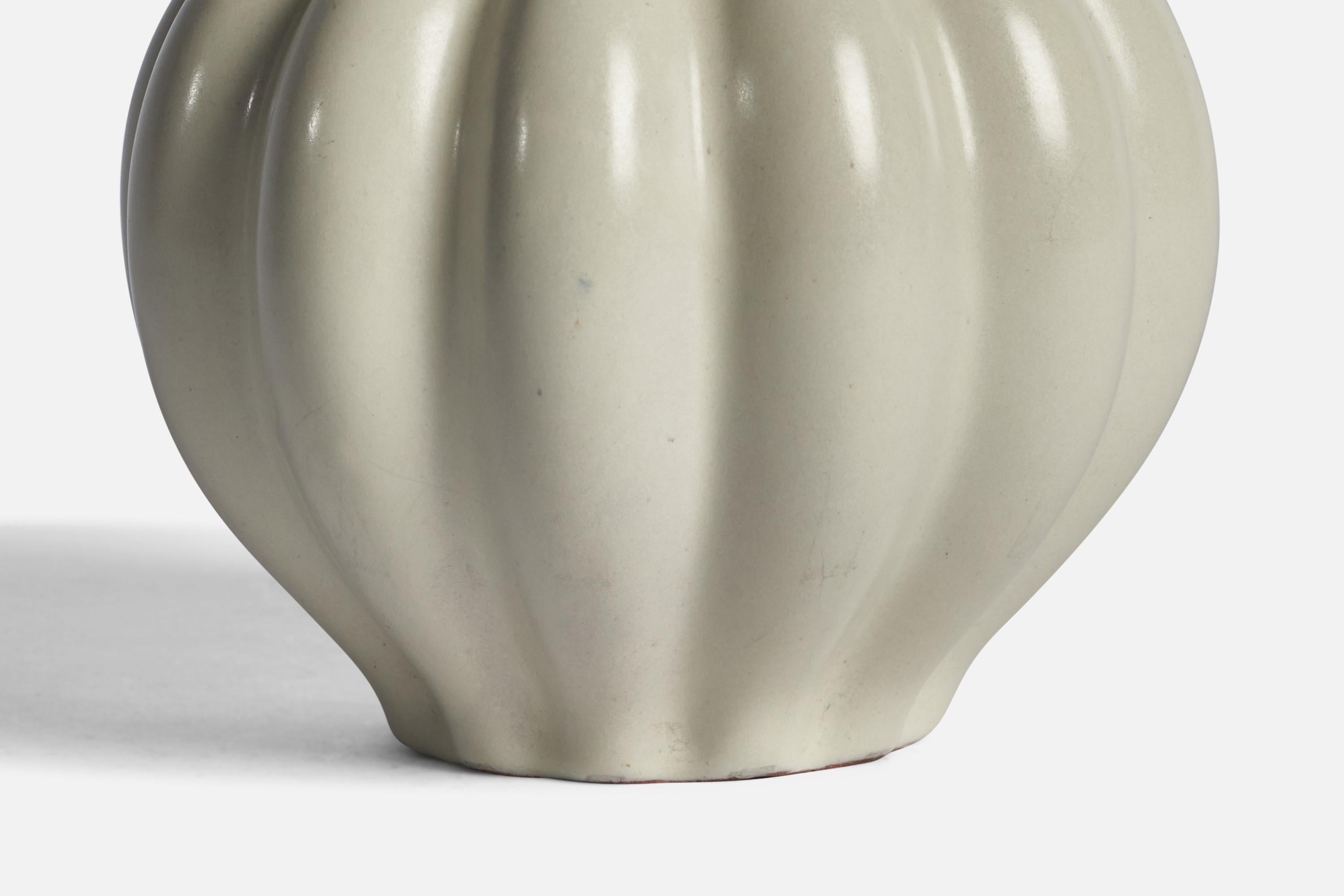 Upsala Ekeby, Vase, Earthenware, Sweden, 1930s In Good Condition For Sale In High Point, NC