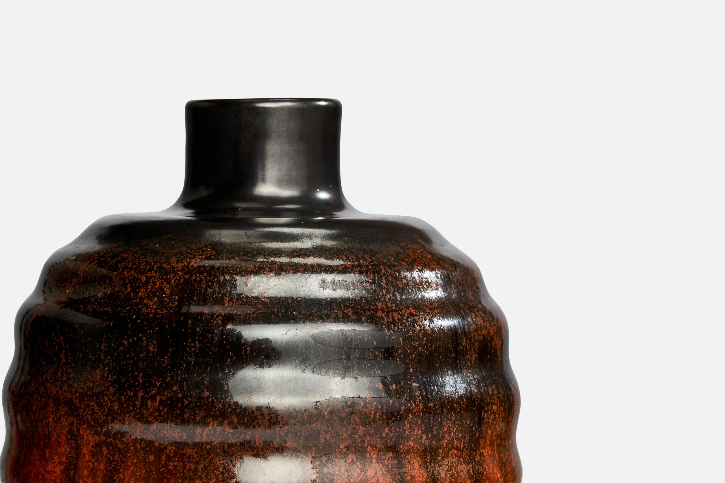 Upsala Ekeby, Vaso, Terracotta, Svezia, anni '1930 In condizioni buone in vendita a High Point, NC