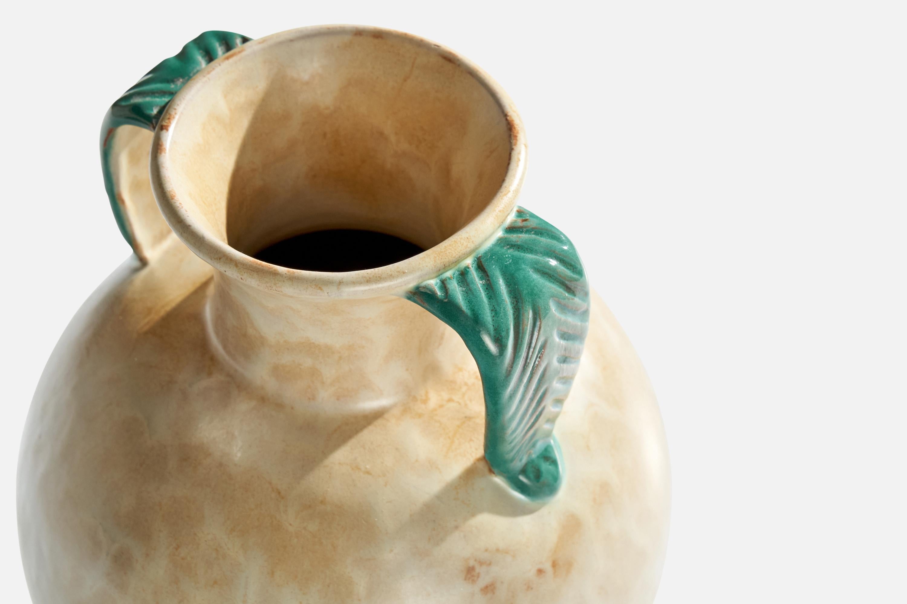 Vase en faïence de Upsala Ekeby, Suède, années 1930 Bon état - En vente à High Point, NC