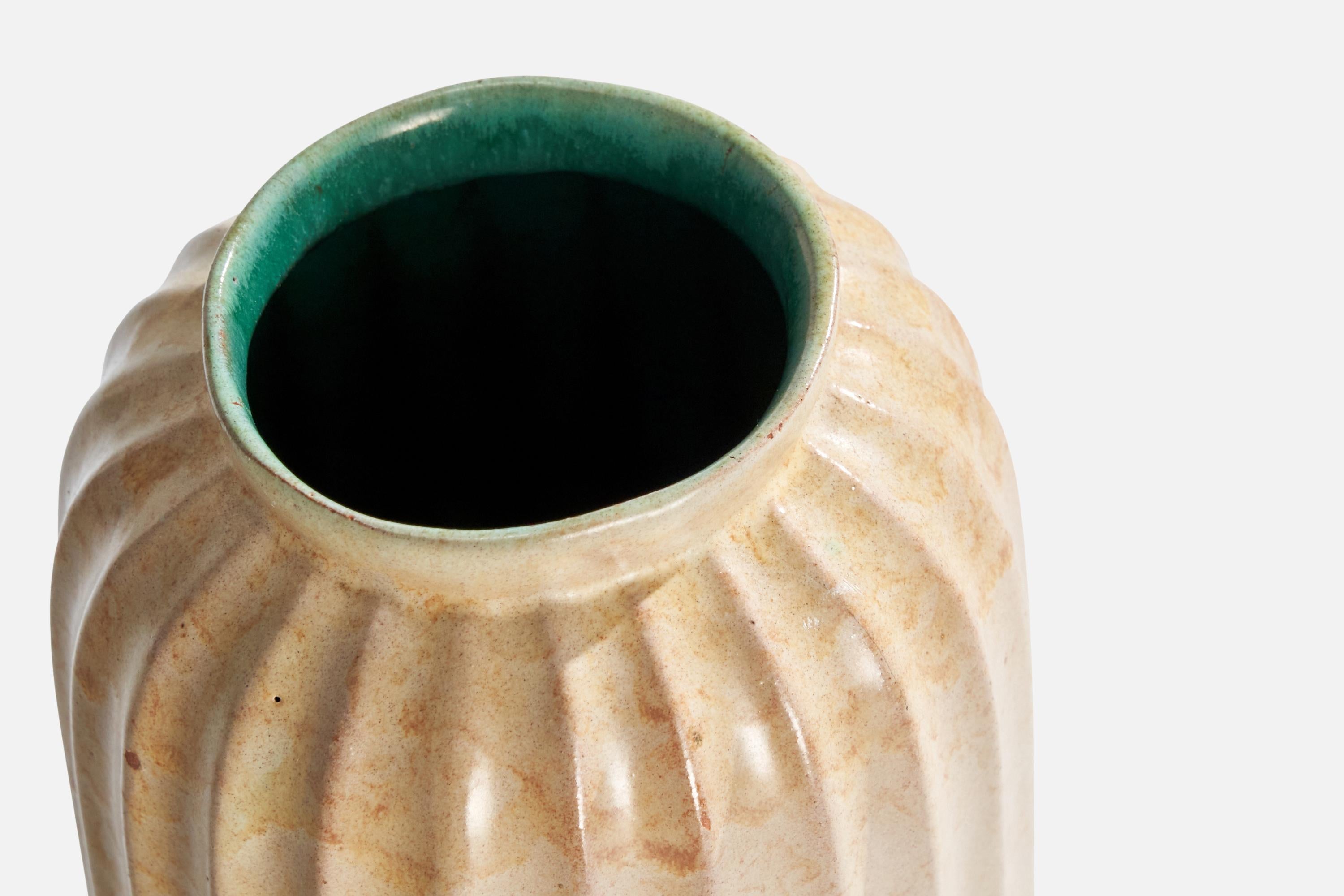 Upsala Ekeby, Vaso, Terracotta, Svezia, anni '1930 In condizioni buone in vendita a High Point, NC