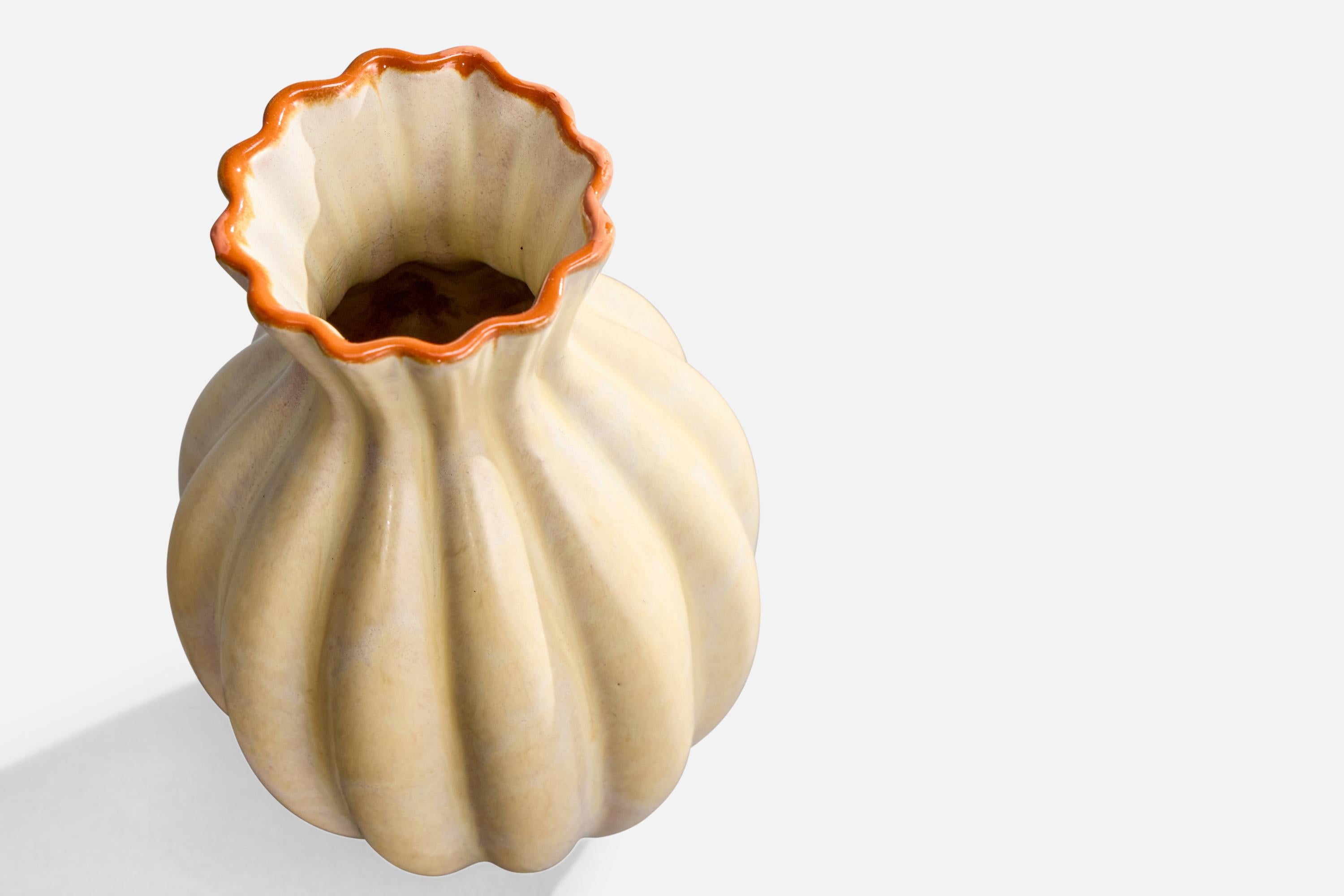 Upsala Ekeby, Vase, Earthenware, Sweden, 1930s In Good Condition For Sale In High Point, NC