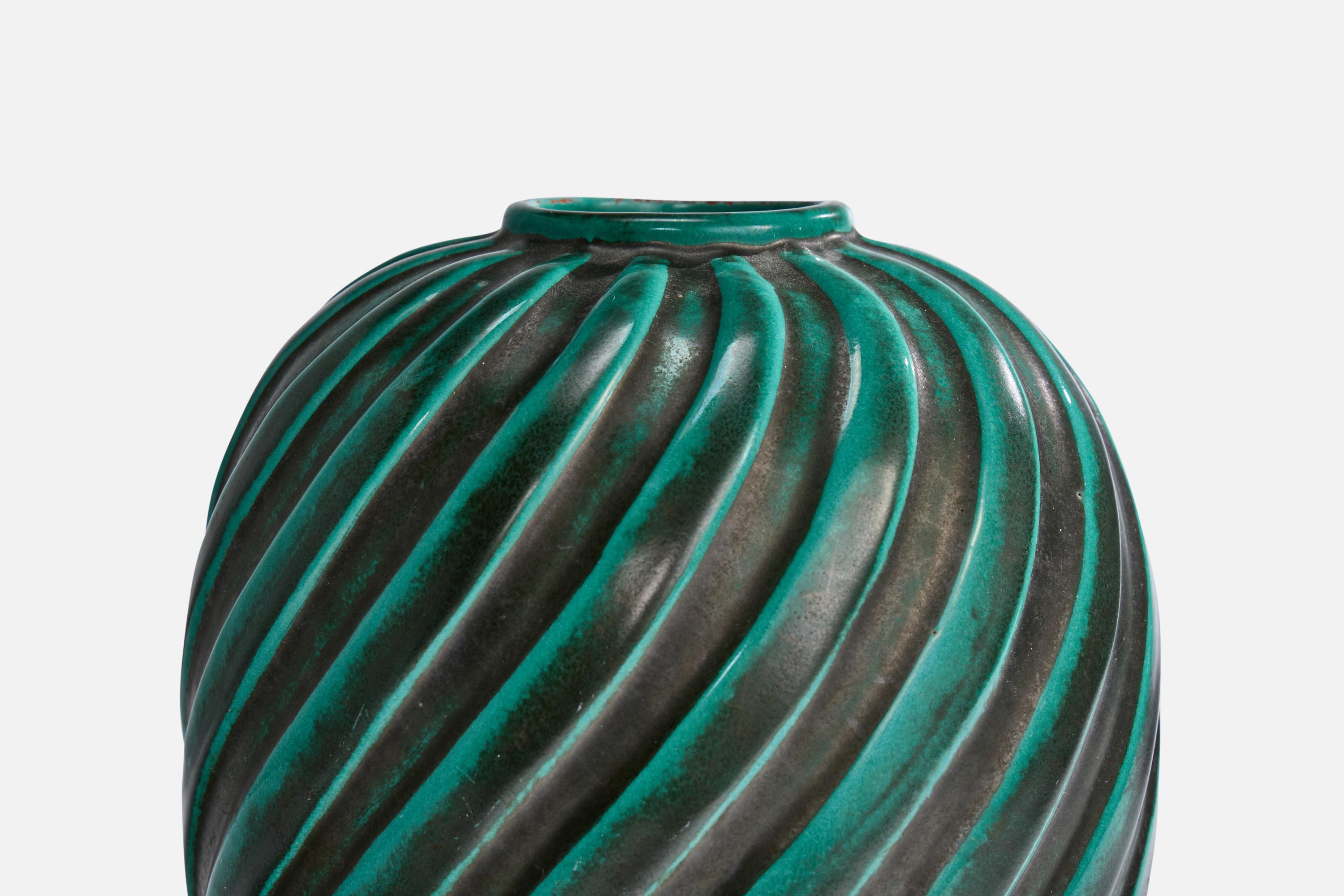 Vase en faïence de Upsala Ekeby, Suède, années 1930 Bon état - En vente à High Point, NC