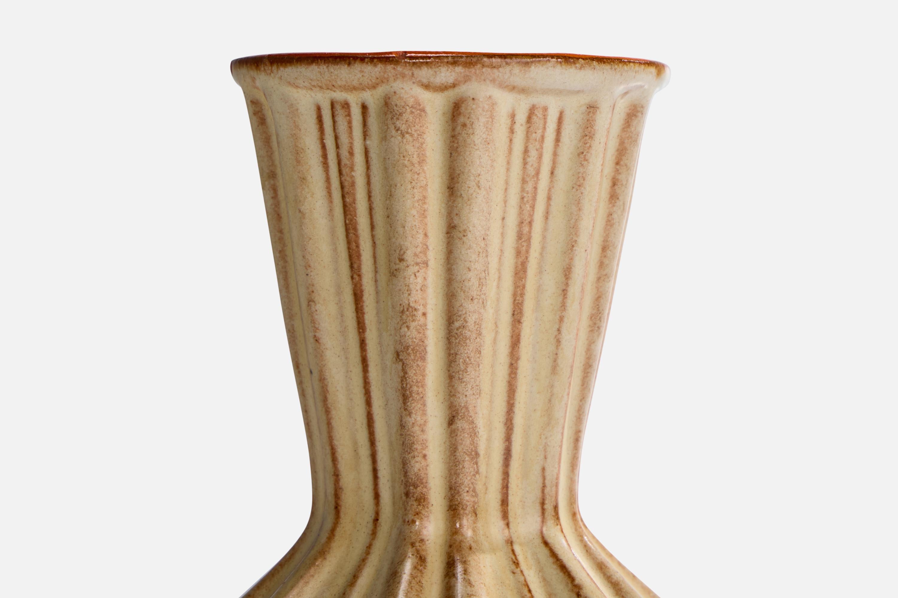 Upsala Ekeby, Vase, Earthenware, Sweden, 1930s In Good Condition For Sale In High Point, NC