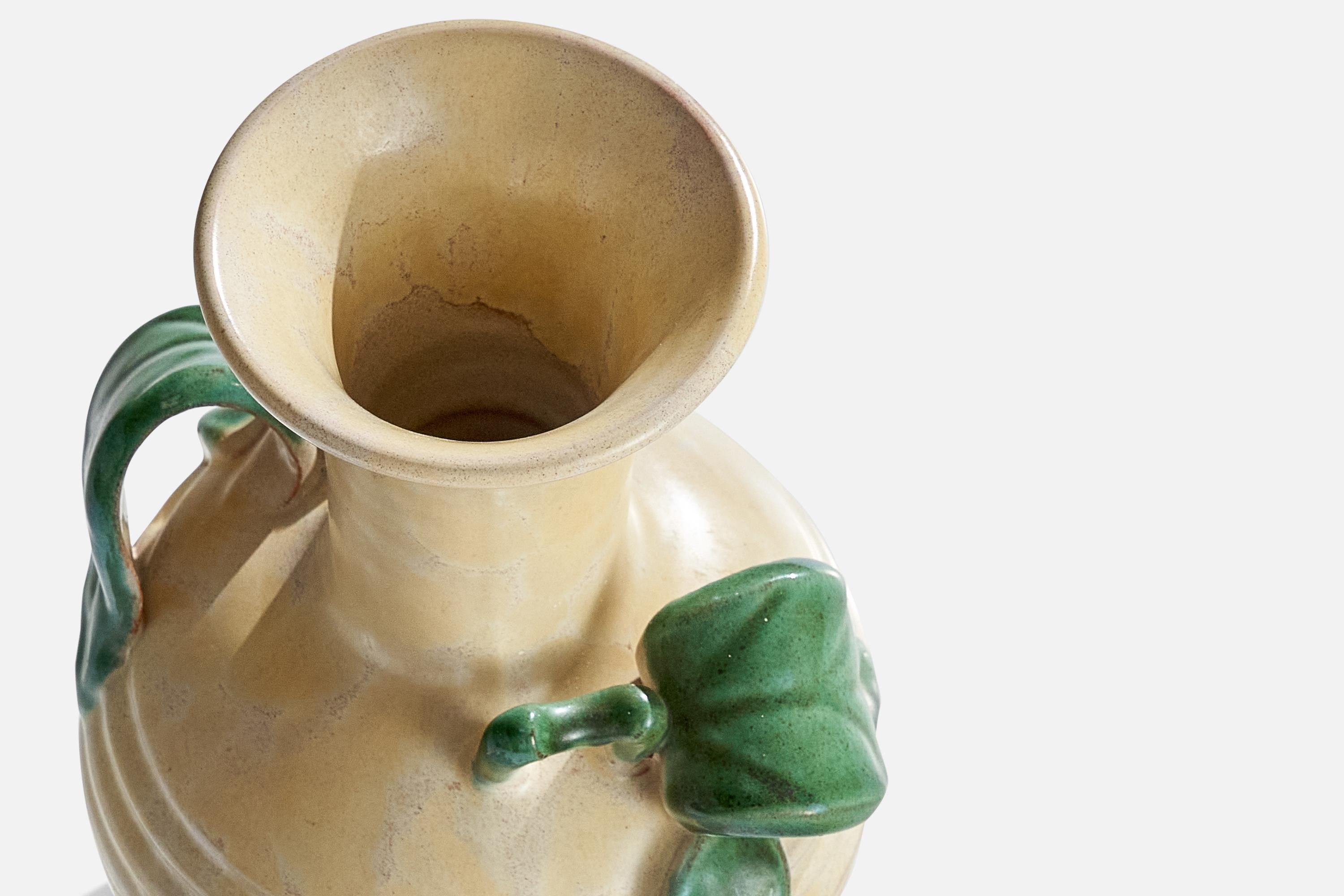 Milieu du XXe siècle Vase en faïence de Upsala Ekeby, Suède, années 1930 en vente
