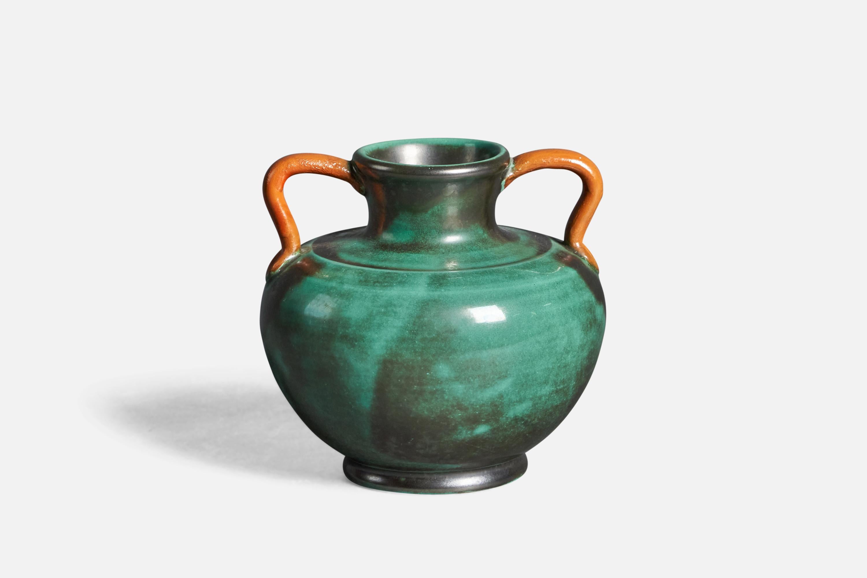 Vaso in terracotta smaltata verde e arancione, progettato e prodotto da Upsala Ekeby, Svezia, 1940 circa.