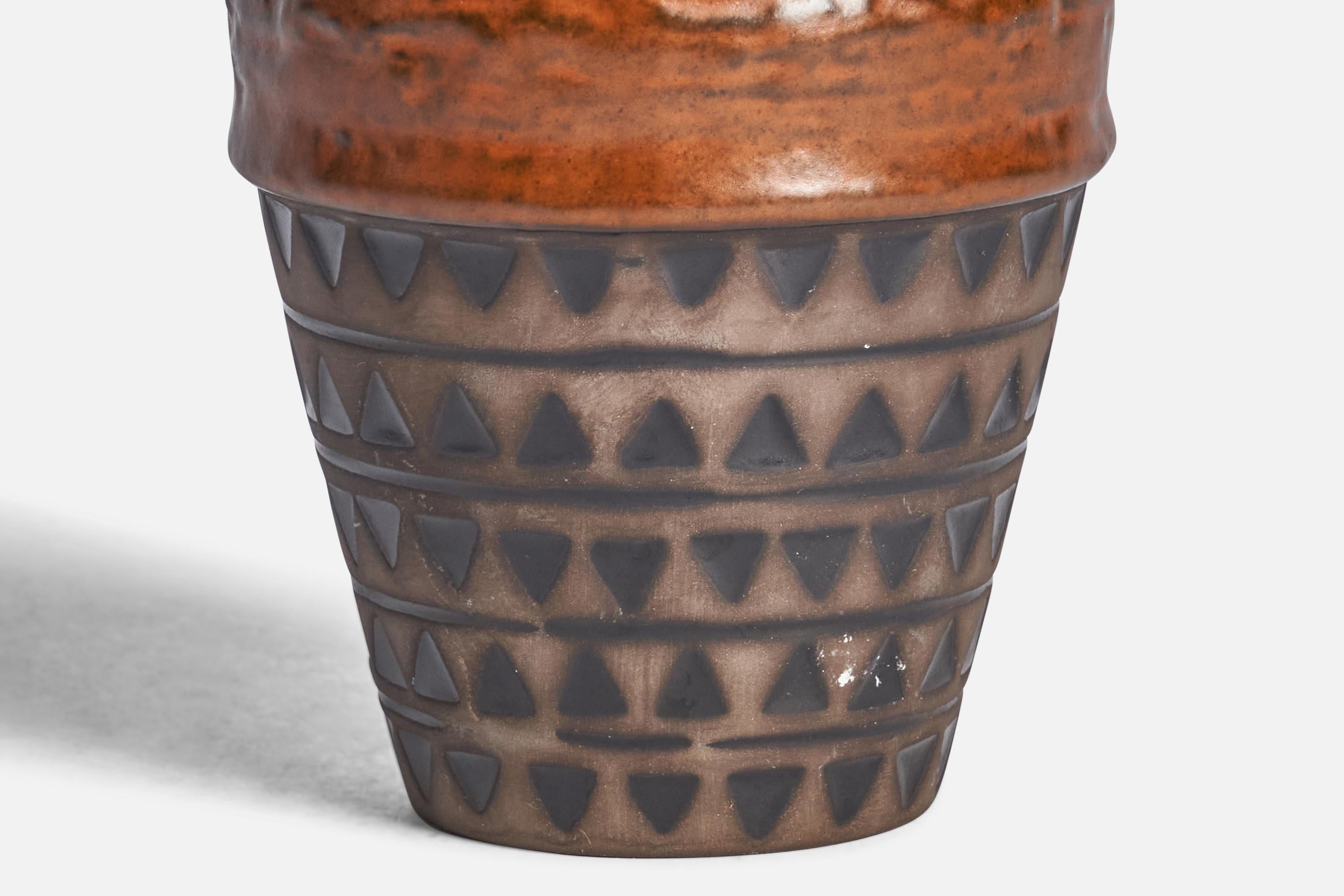 Upsala Ekeby, Vase, Earthenware, Sweden, 1950s In Good Condition For Sale In High Point, NC