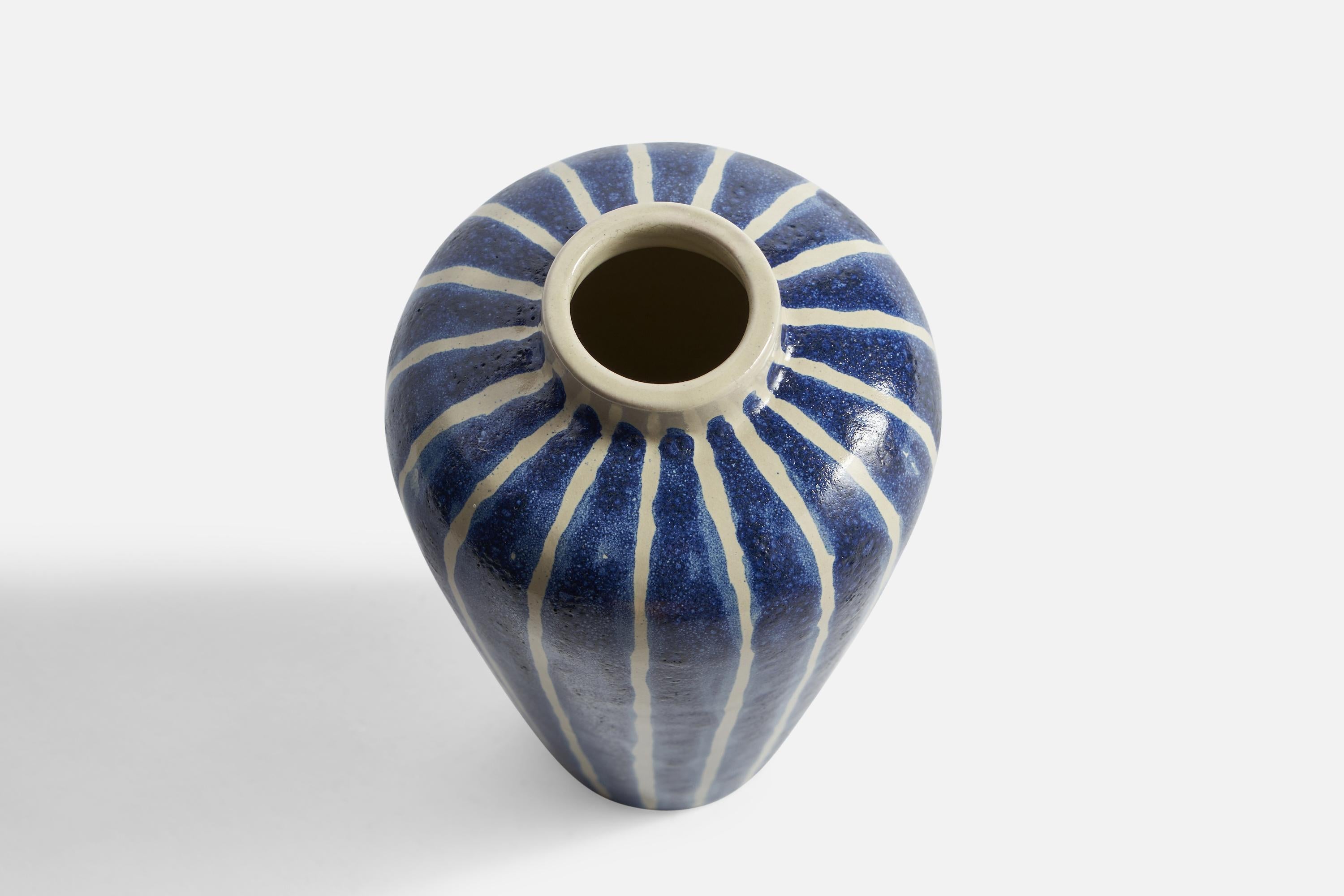 Upsala Ekeby, Vase, Steingut, Schweden, 1950er Jahre (Mitte des 20. Jahrhunderts) im Angebot