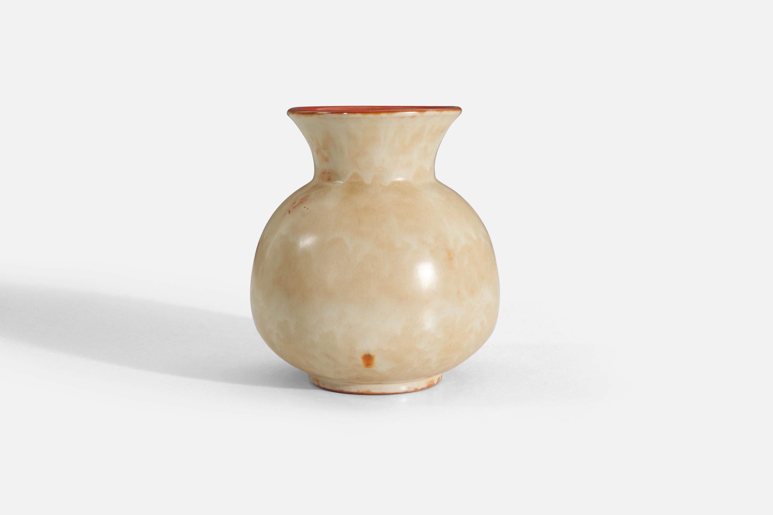 Upsala-Ekeby, Vase, Glazed Earthenware, Sweden, 1940s In Good Condition For Sale In High Point, NC