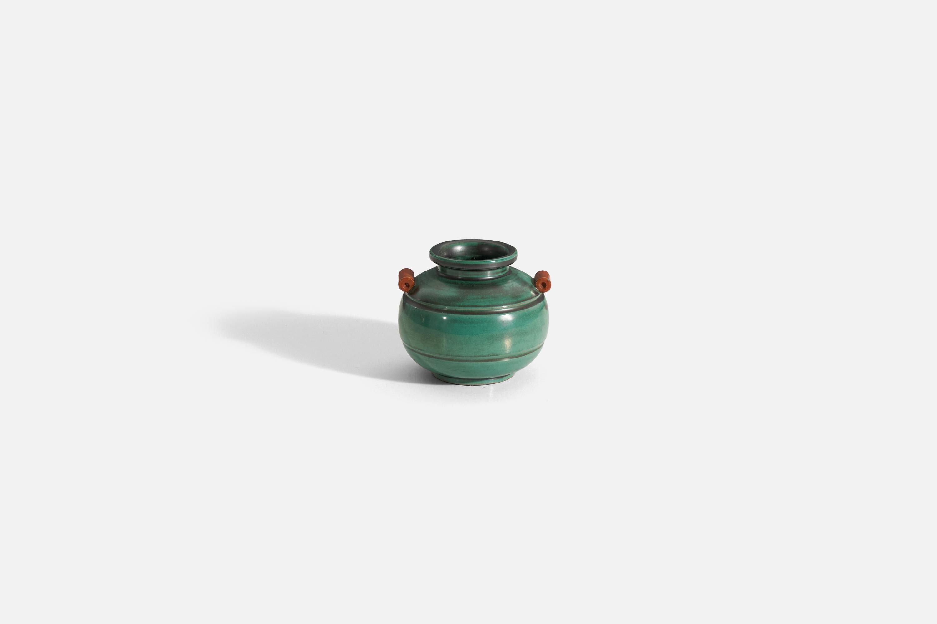 Upsala Ekeby, Vaso, Terracotta incisa verde e arancione, Svezia, anni '40 In condizioni buone in vendita a High Point, NC