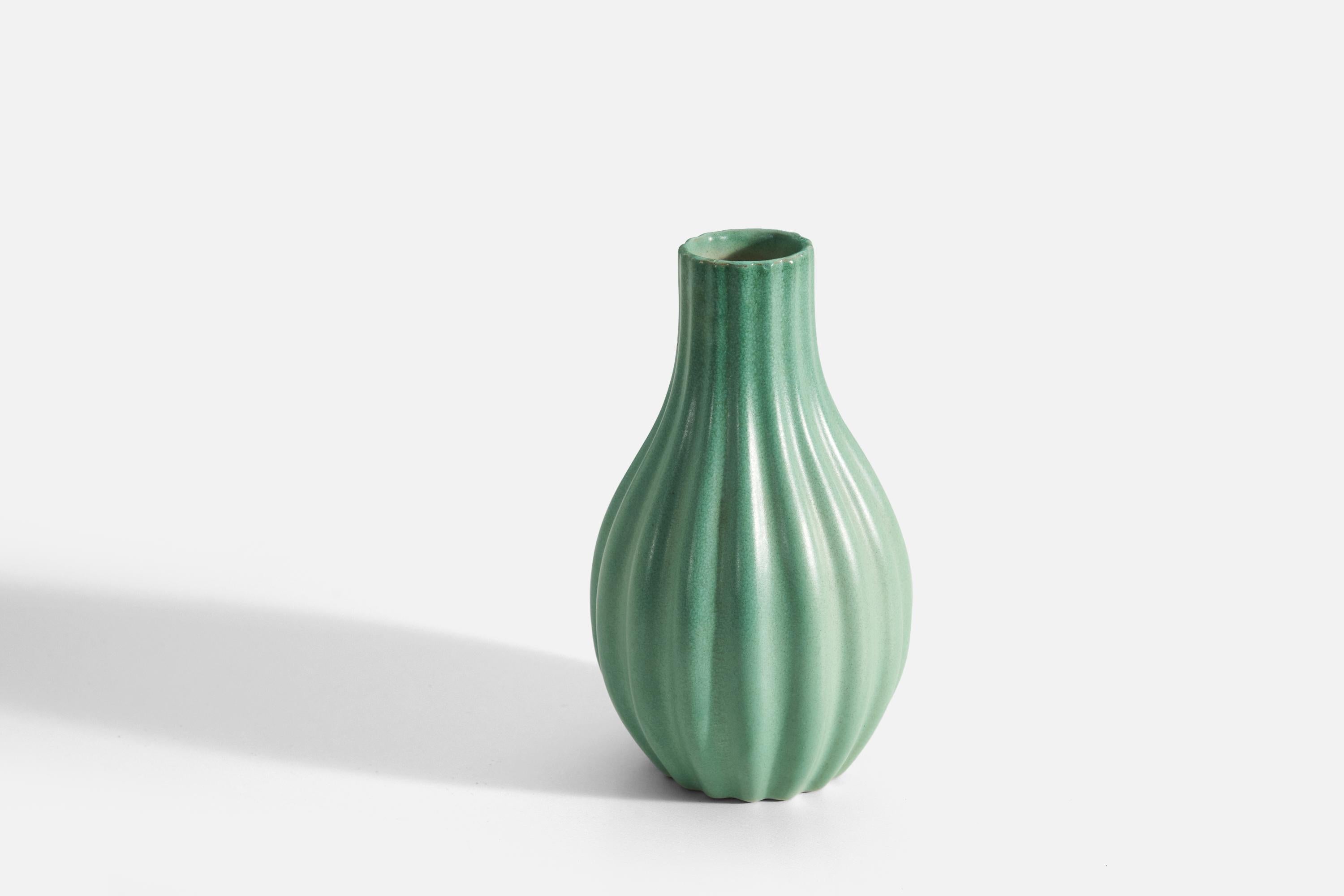 Art Déco Upsala Ekeby, Vaso, Terracotta smaltata verde, Svezia, anni '40 in vendita