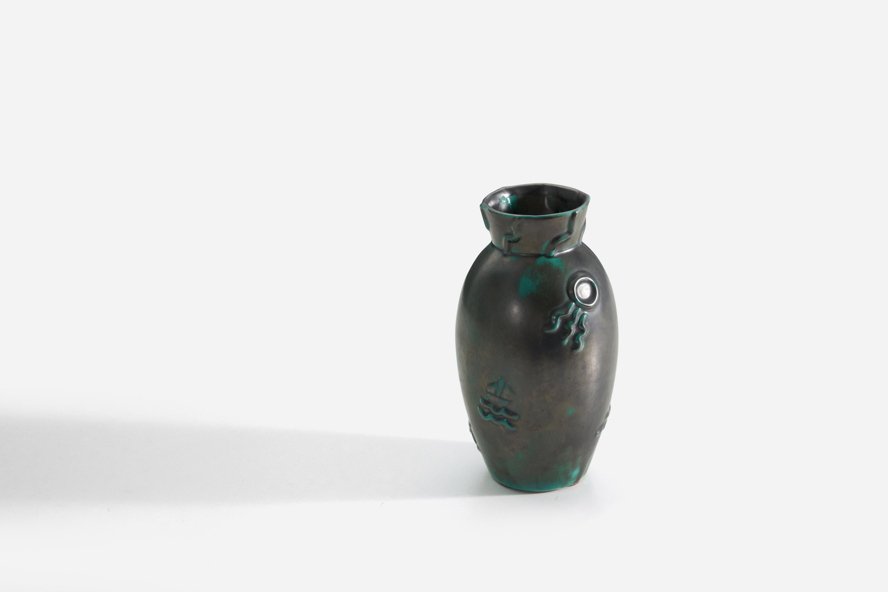 Upsala Ekeby, Vaso, Terracotta smaltata verde, Svezia, anni '40 In condizioni buone in vendita a High Point, NC
