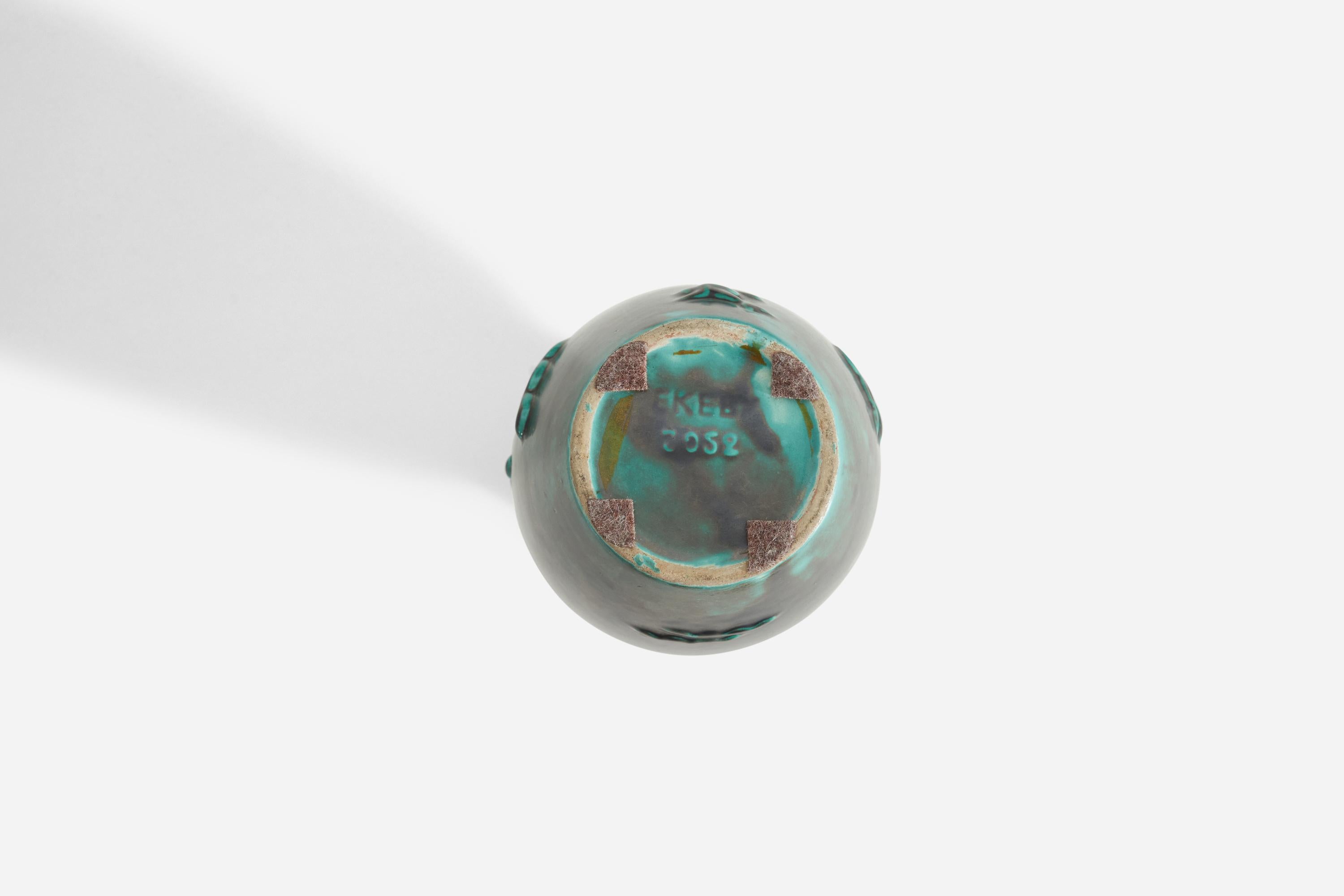 Metà XX secolo Upsala Ekeby, Vaso, Terracotta smaltata verde, Svezia, anni '40 in vendita