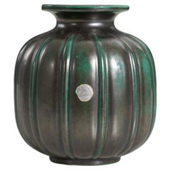 Upsala-Ekeby, Vase, grün glasiertes Steingut, Schweden, 1940er Jahre
