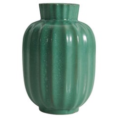 Vase vonsala-Ekeby, grün glasiertes Steingut mit Intarsien, Schweden, 1940er Jahre