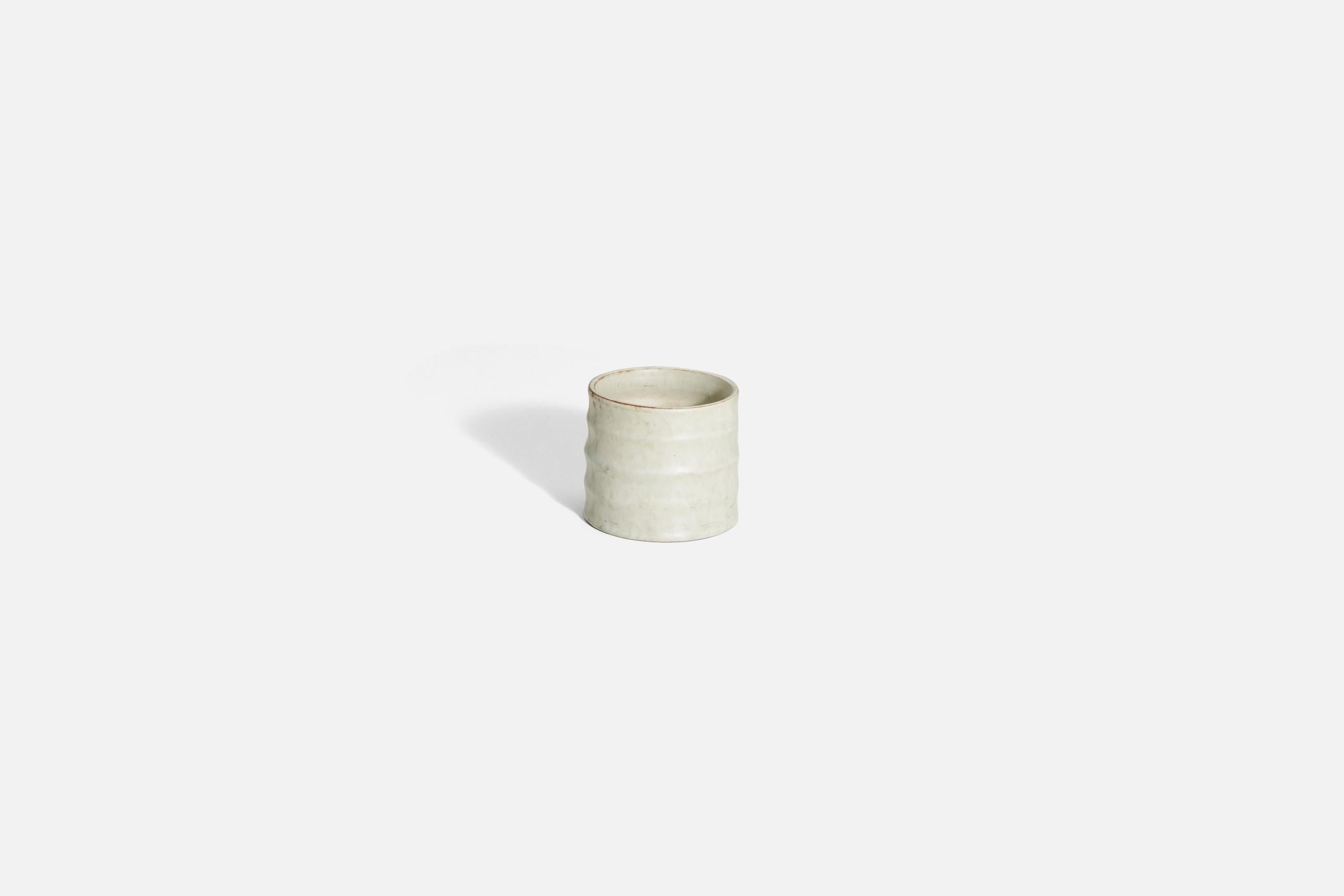 Vaso in terracotta color crema con sfumature verdi prodotto da Upsala Ekeby, Svezia, anni '40.

 