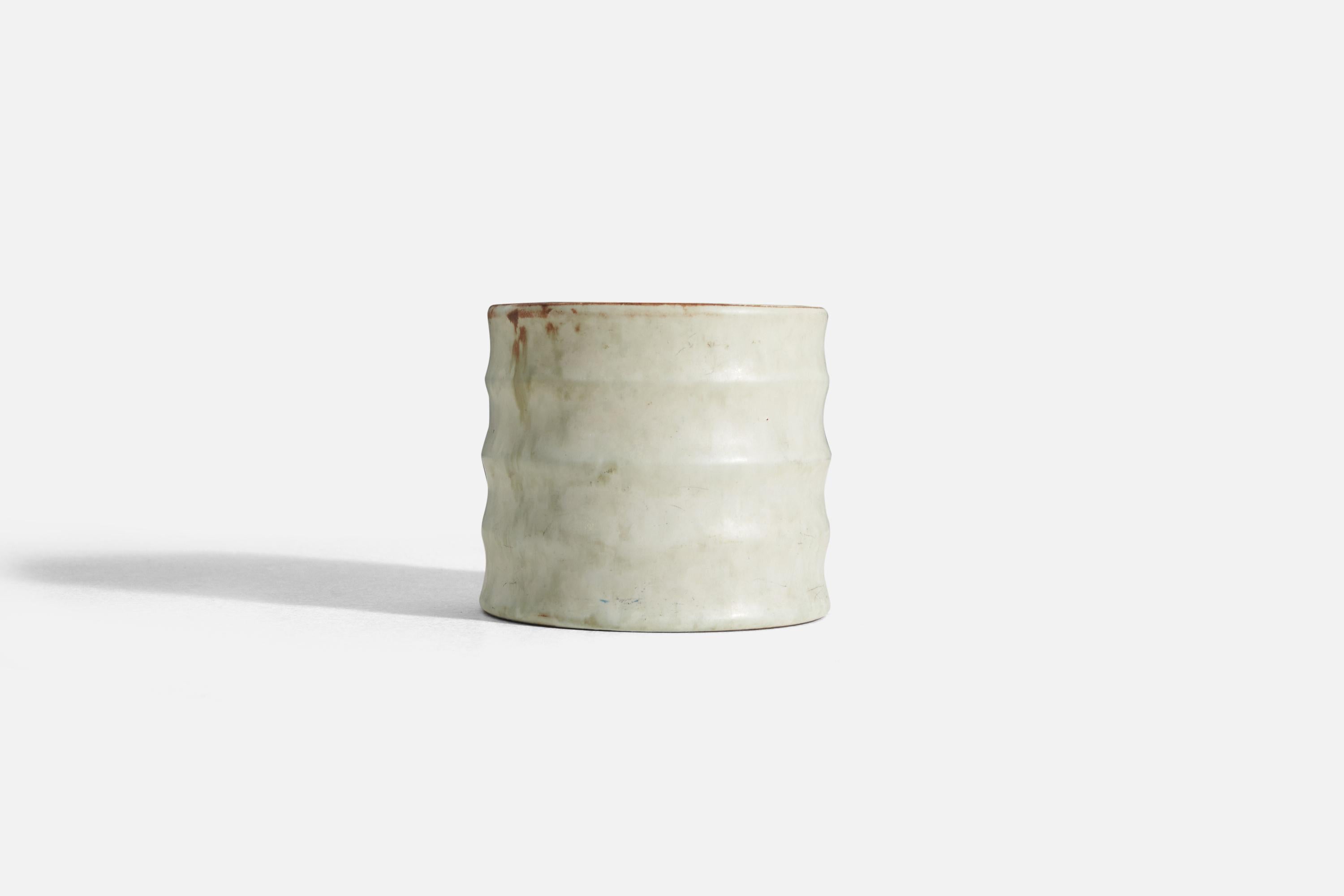 Art Déco Upsala Ekeby, Vaso, Terracotta incisa a smalto grigio, Svezia, anni '40 in vendita