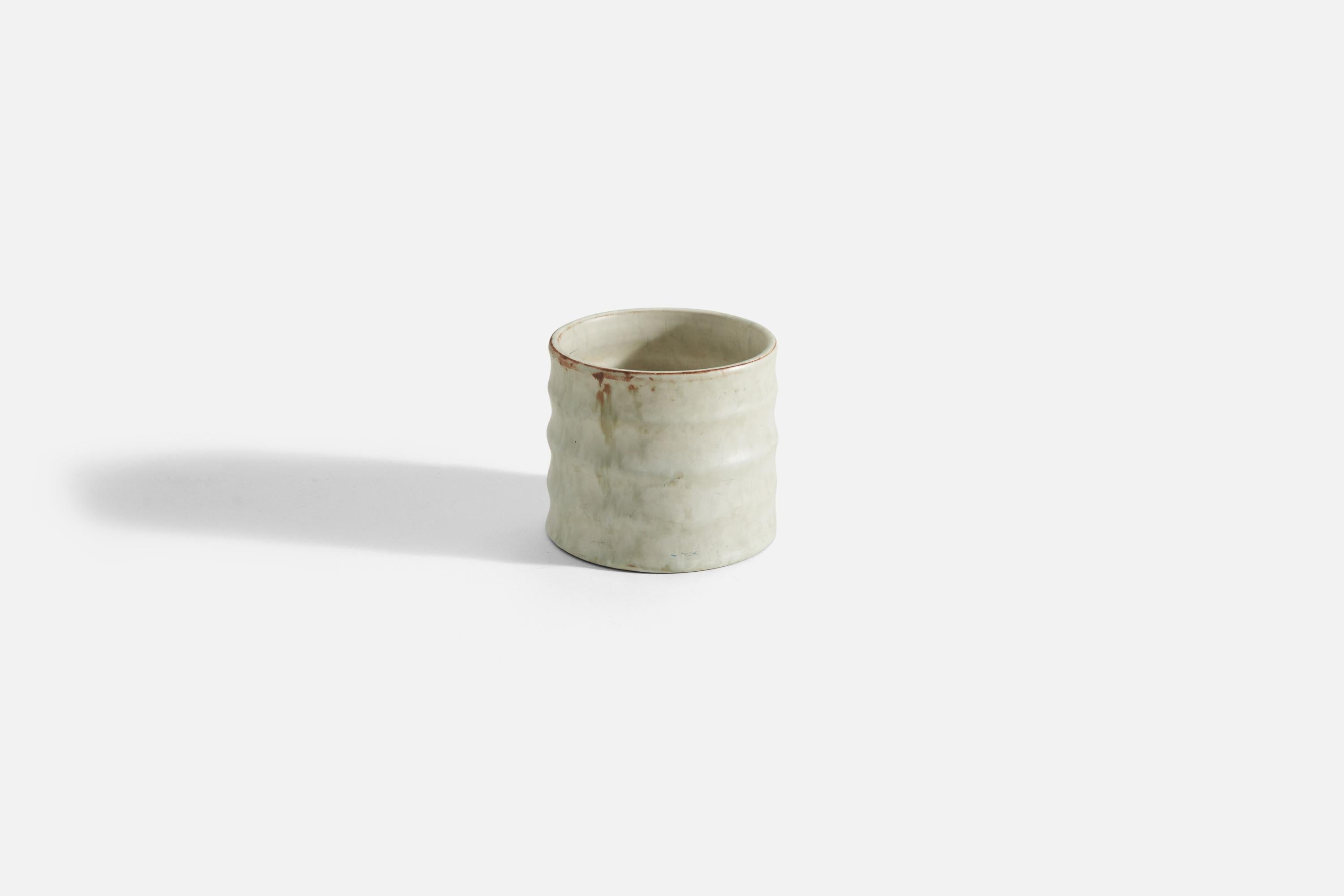 Svedese Upsala Ekeby, Vaso, Terracotta incisa a smalto grigio, Svezia, anni '40 in vendita