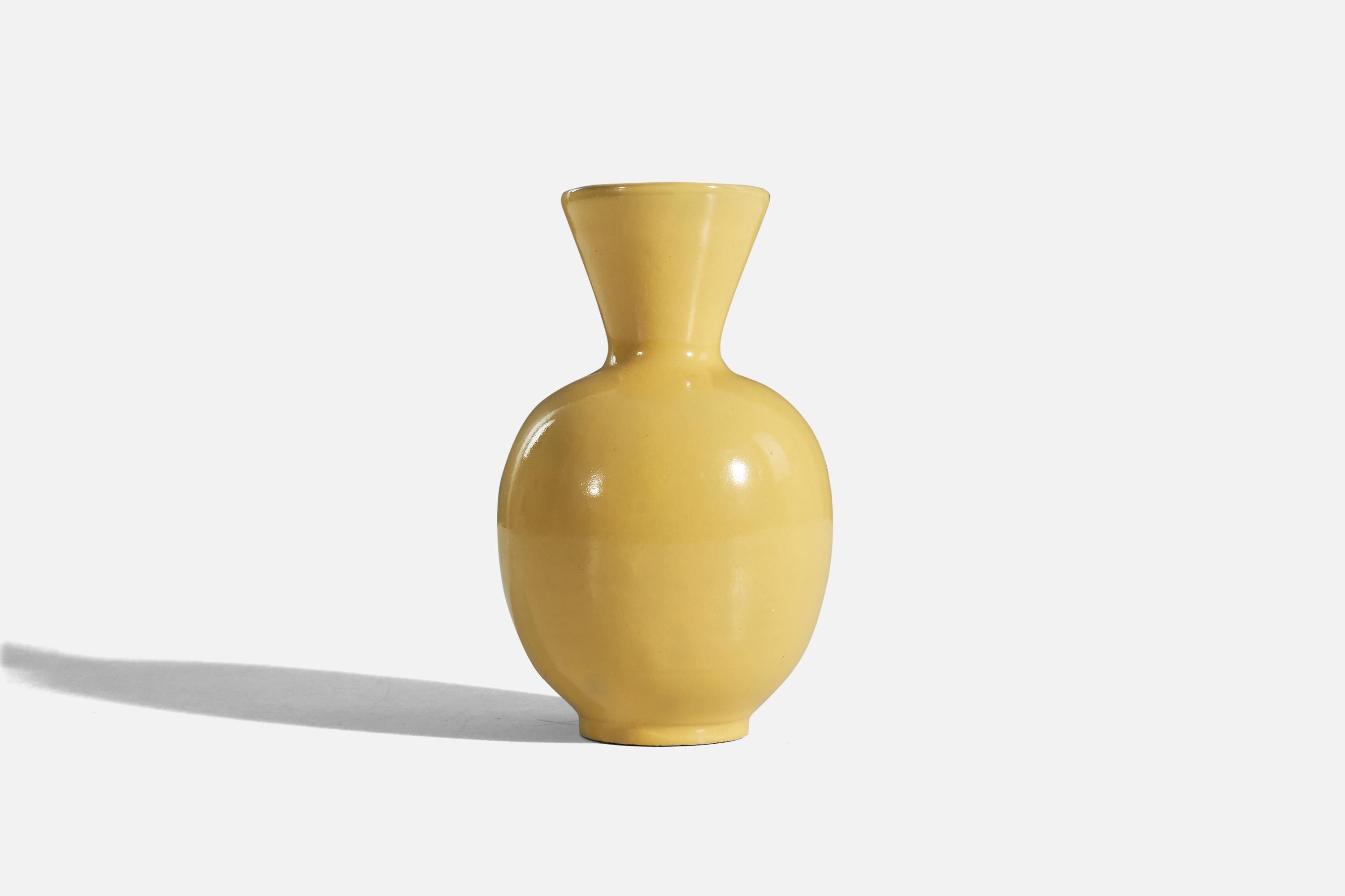 Scandinave moderne Upsala-Ekeby, faïence émaillée jaune, Suède, années 1940 en vente