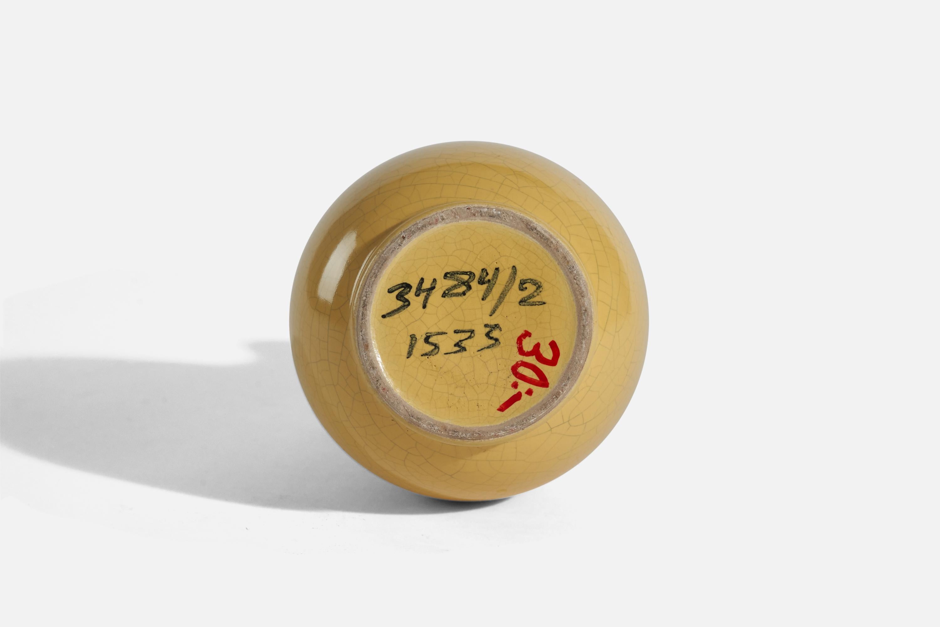 Upsala-Ekeby, faïence émaillée jaune, Suède, années 1940 Bon état - En vente à High Point, NC