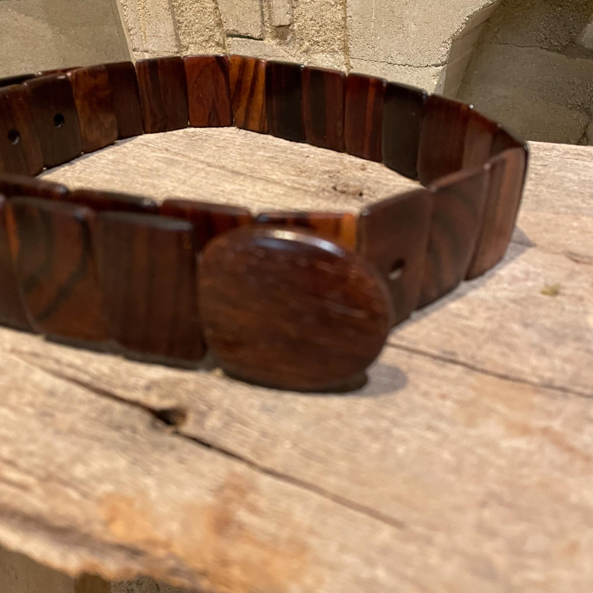 Cinturón de eslabones de palisandro exótico México, artesanal, años 70 en venta 3