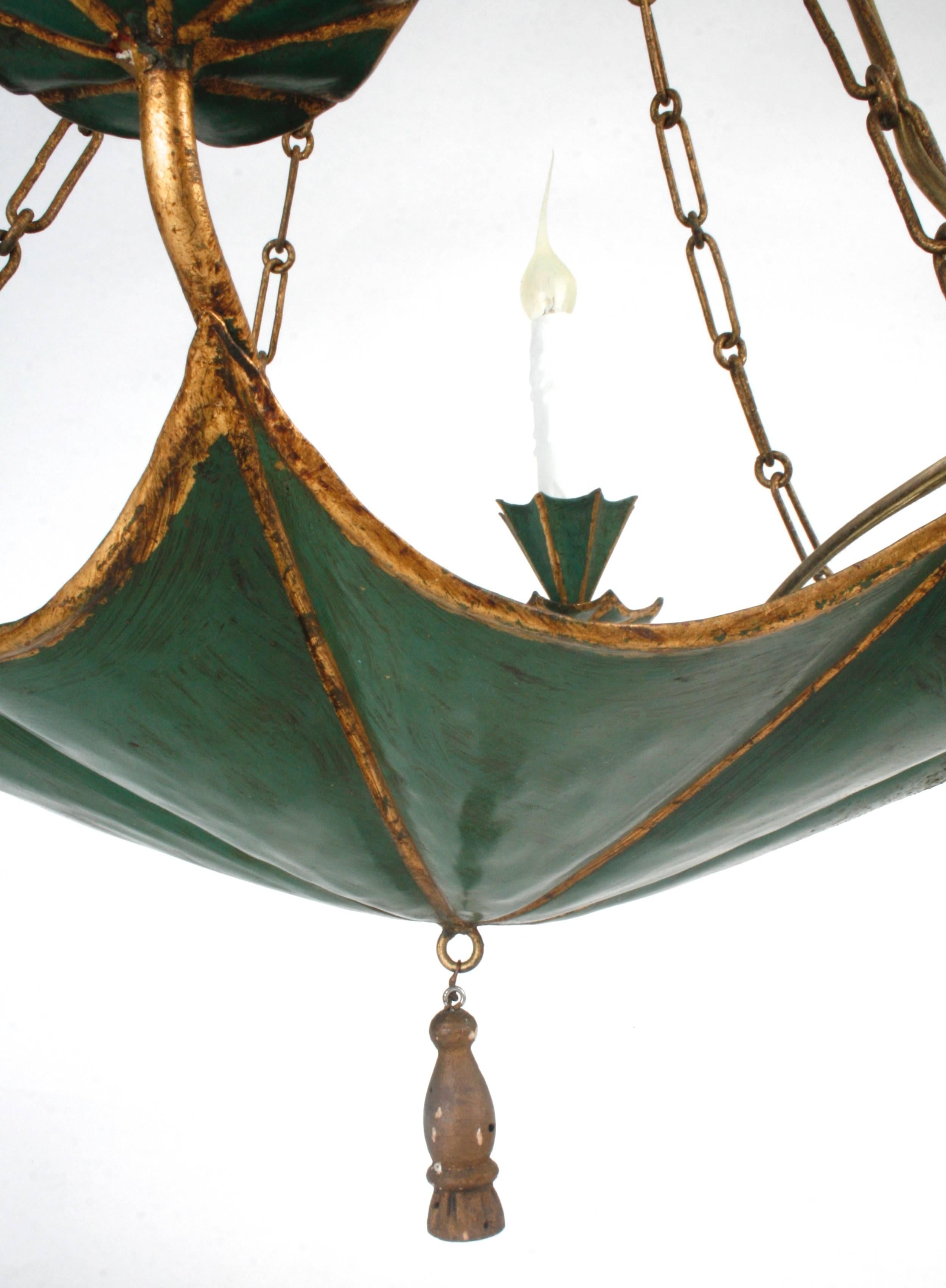 20ième siècle Lustre à parapluie en tôle française renversée