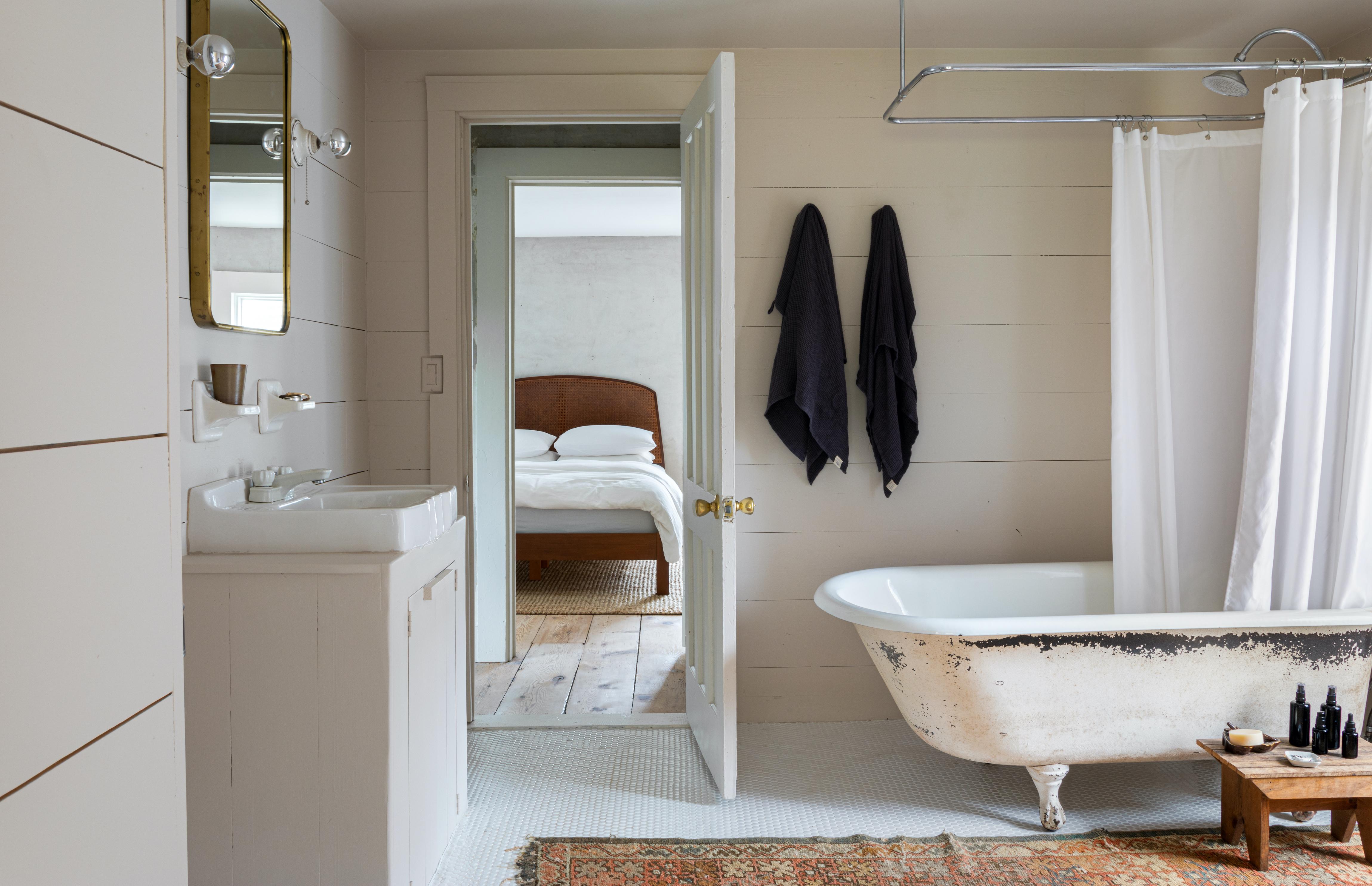 Contemporary Upstate Living Spaces with Space to Live