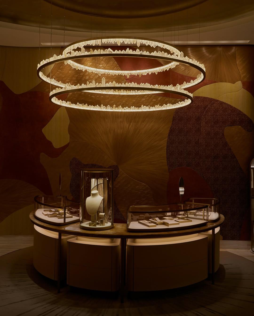 Lampada a sospensione in cristallo di quarzo naturale ad anello circolare Upward di Christopher Boots in vendita 9