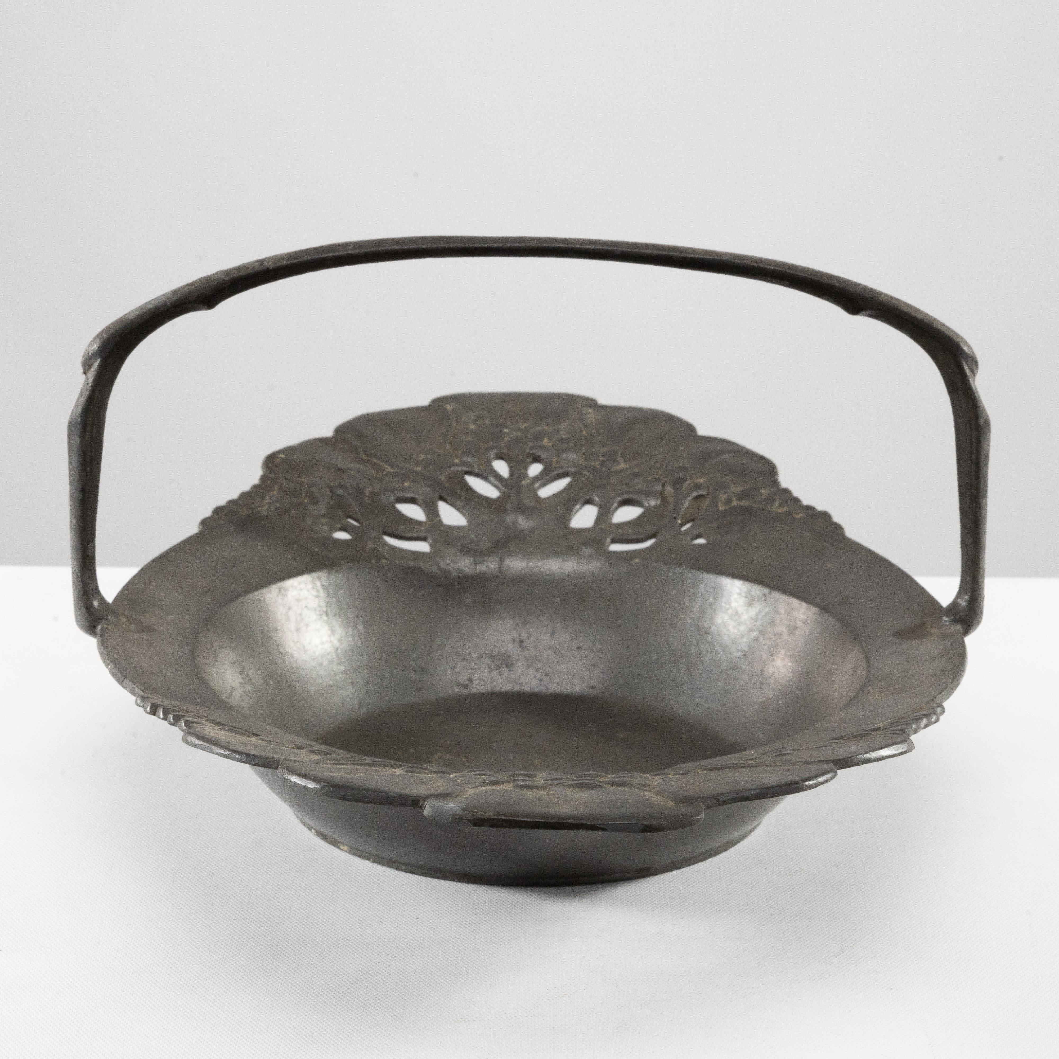 20th Century Urania. An Art Nouveau pewter fruit bowl with a loop handle floral decoration For Sale