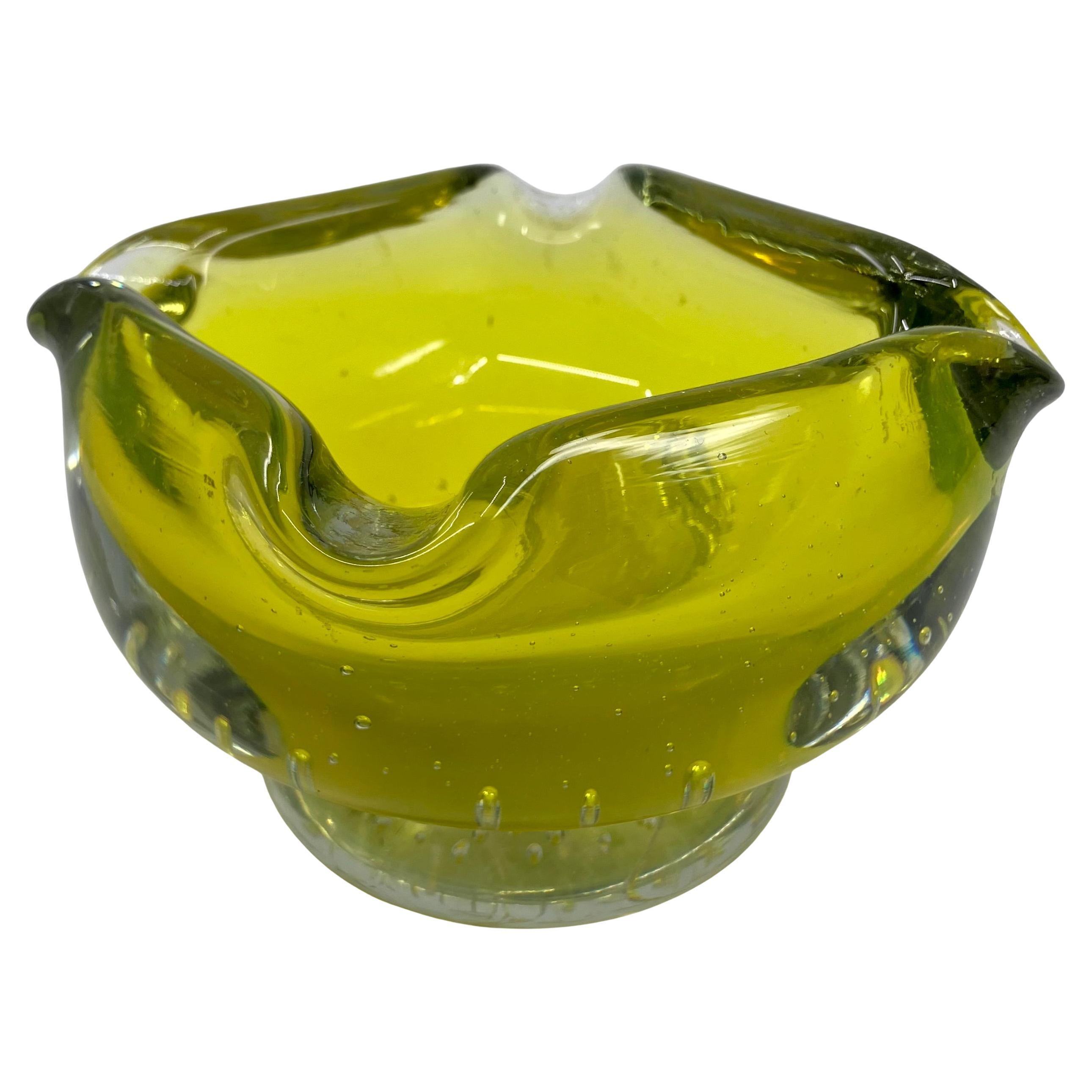 Cendrier en verre à l'uranium