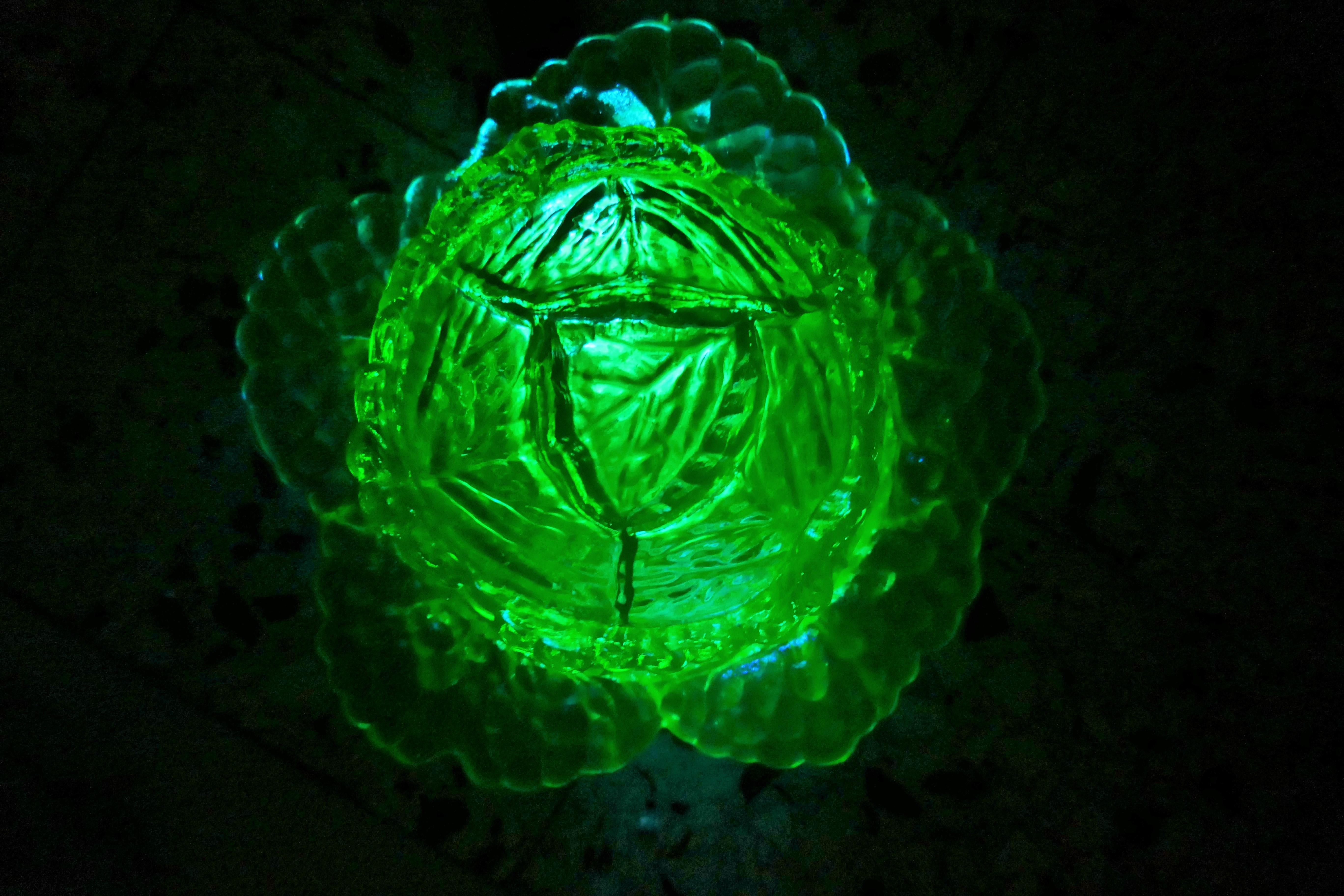 Butter dish Uranium glass cauliflower container possible Portieux Vallerysthal For Sale 7