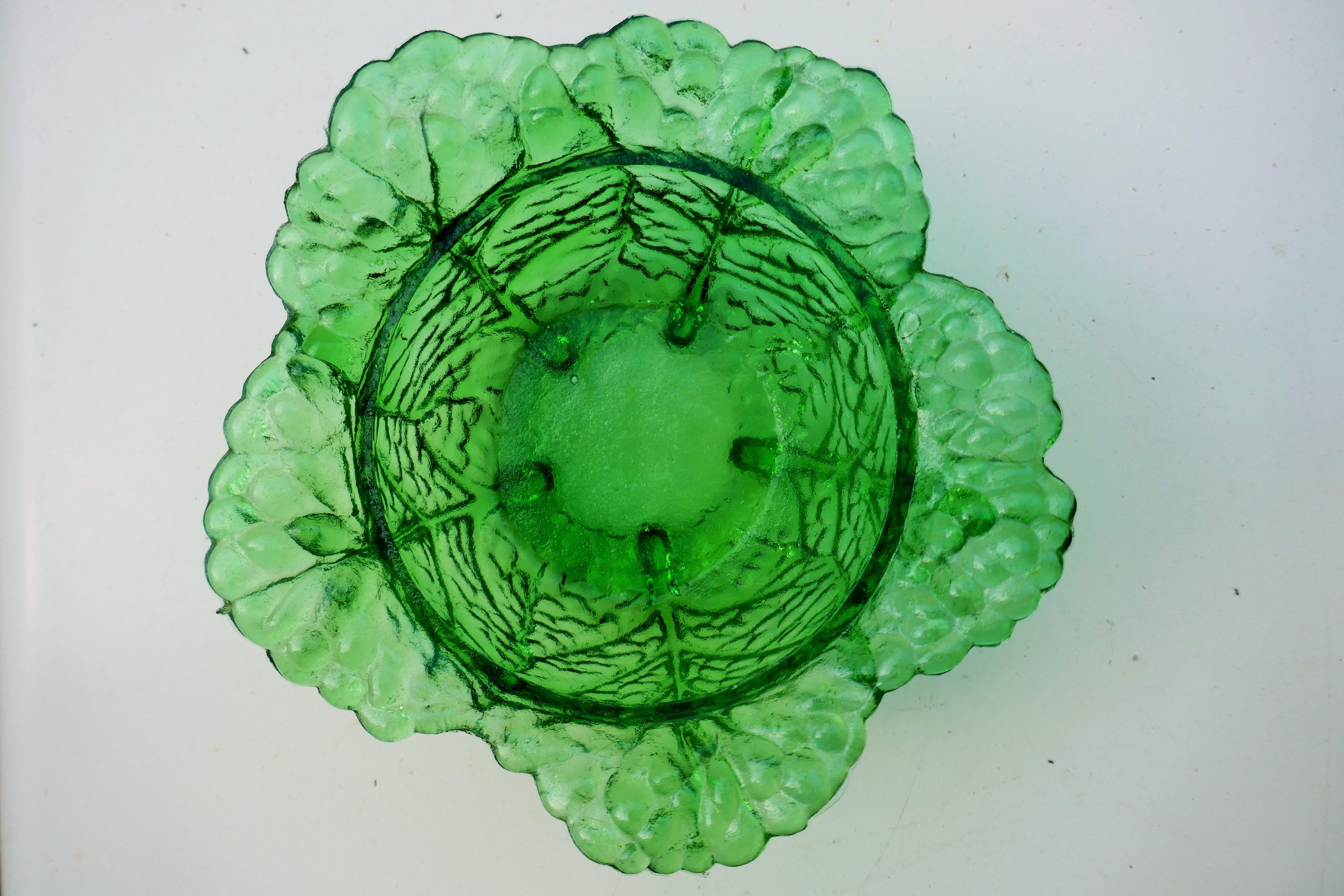 Butter dish Uranium glass cauliflower container possible Portieux Vallerysthal For Sale 2