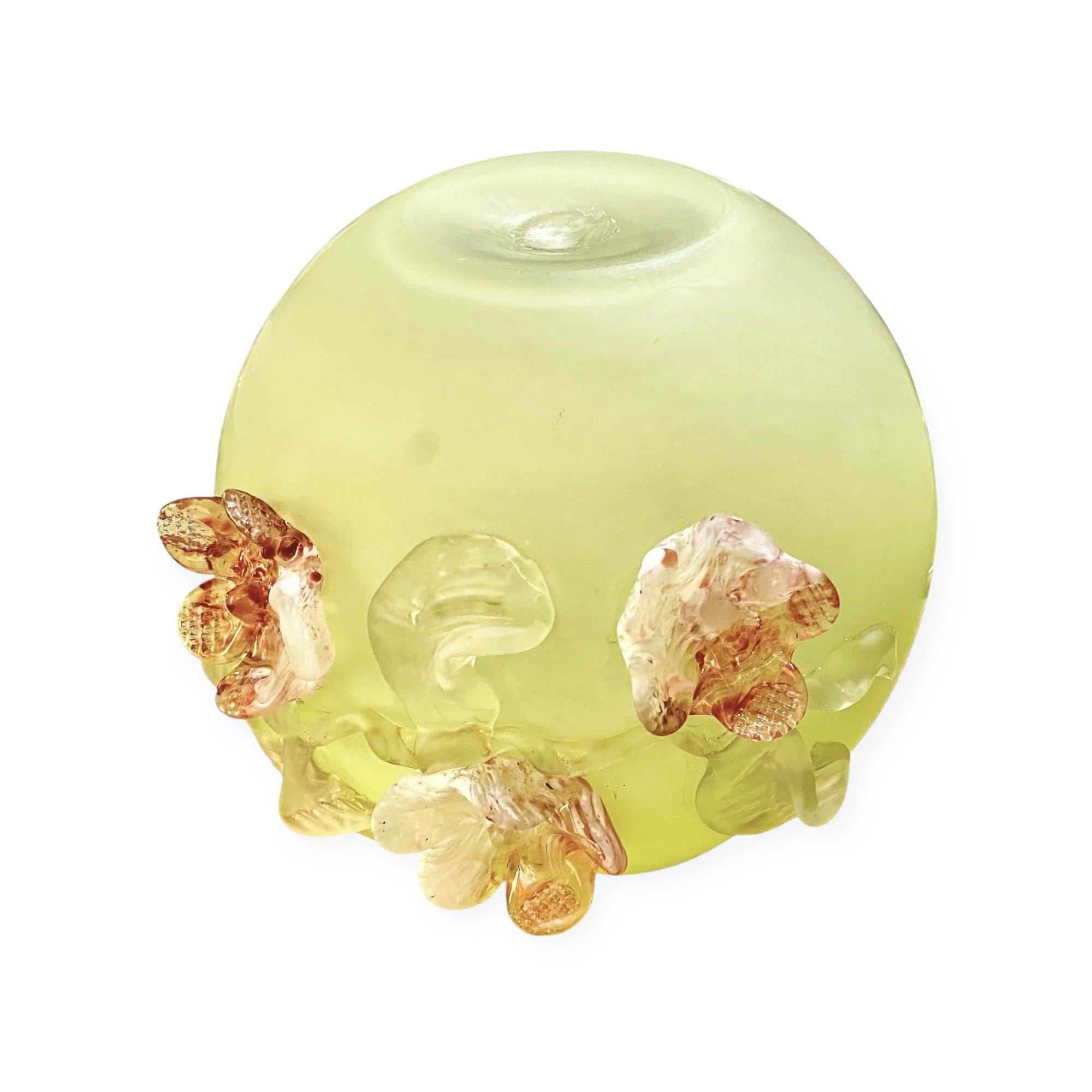 Uranium Harrach Mat-Su-Noke Rose Bowl Bohemian Art Glass Aesthetic Period For Sale 1