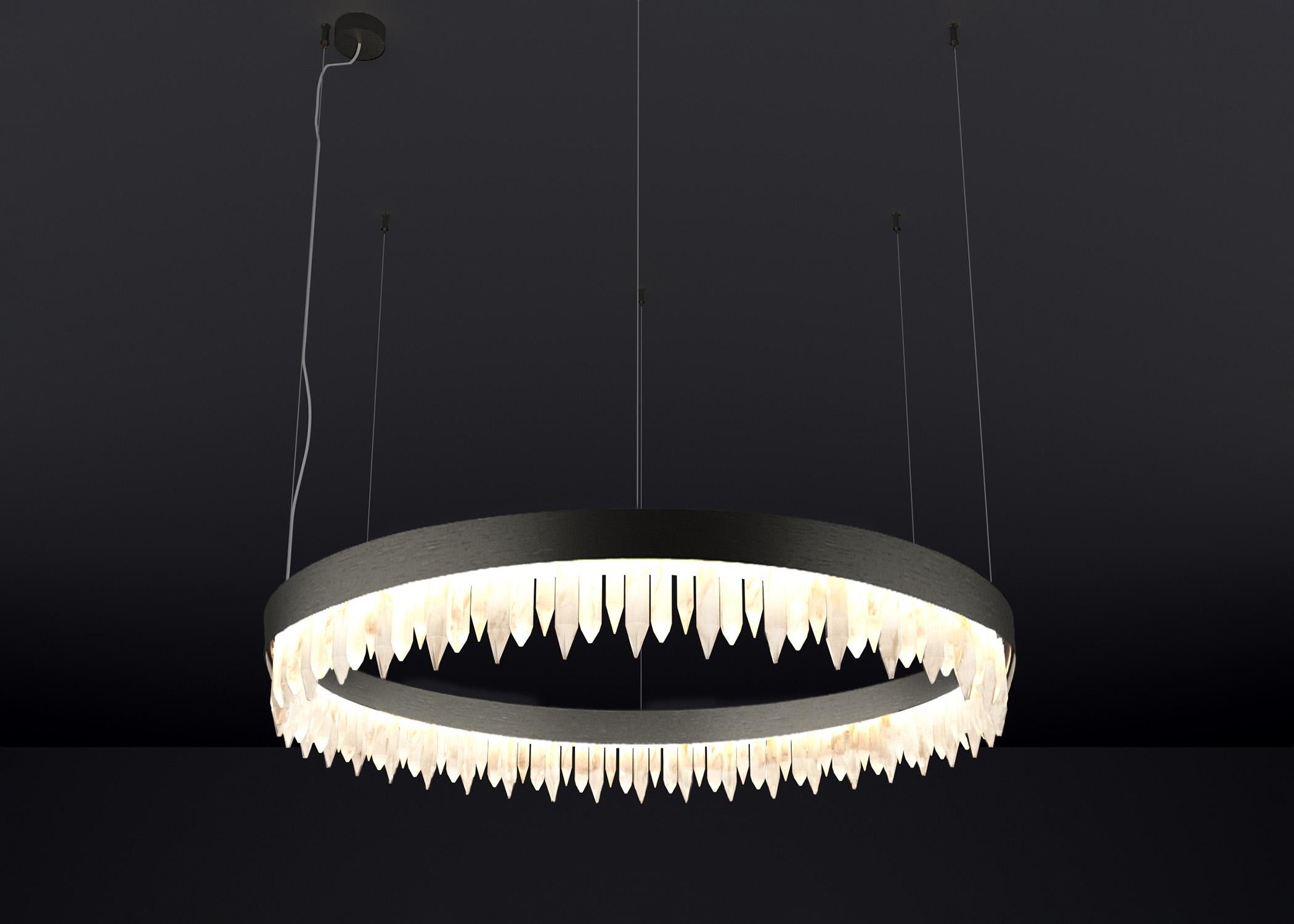 Urano Gebürstetes Schwarz 60 Pendelleuchte 1 von Alabastro Italiano
Abmessungen: Ø 60 x H 20 cm.
MATERIALIEN: Glas und gebürstetes schwarzes Metall.

2 x LED-Streifen, 81 Watt 8121 Lumen, 24 V, 3000 K

Erhältlich in verschiedenen Größen: Ø 60, Ø 80,